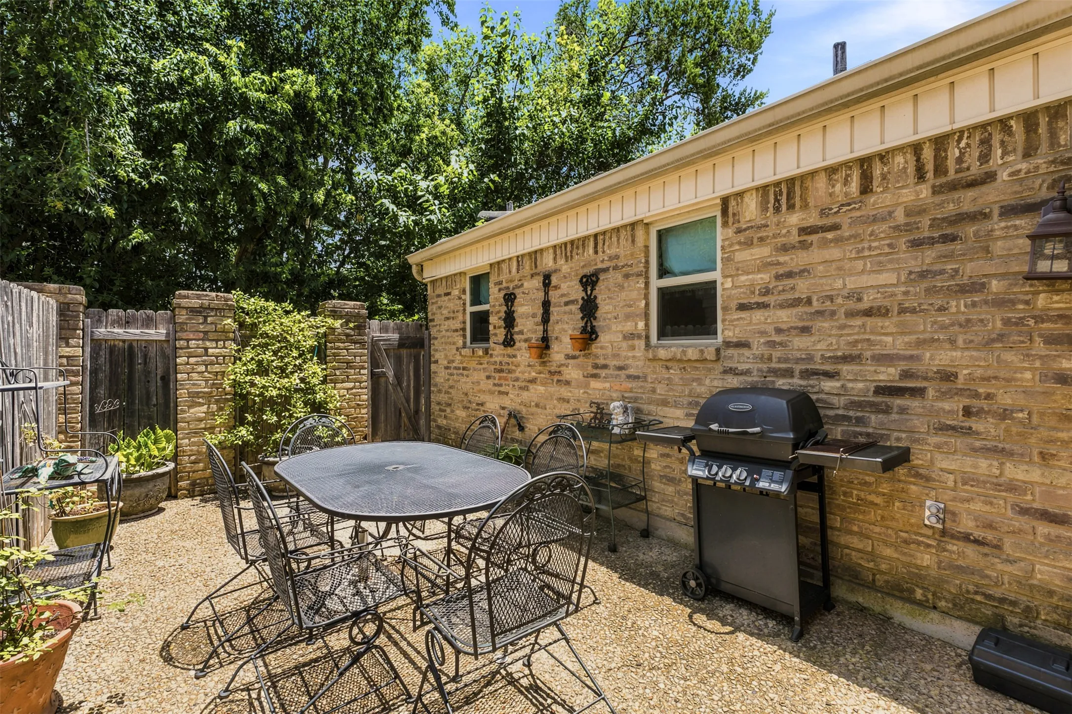 Single Family Residence For Sale in Mc Lennan County , 3411 Brannon Drive, Waco, Texas 76710, 3 Bedroom, 3 Bathroom, 2 Garage spaces, 1,813 Sqft, built in 1978, mls#21330467, Real Estate Agent in Waco, Homes For Sale in Mc Lennan county, Homes For Sale in Waco, Realtor in Waco Texas, Real Estate Brokerage Independent Realty Texas, Luminita Cordes Realtor