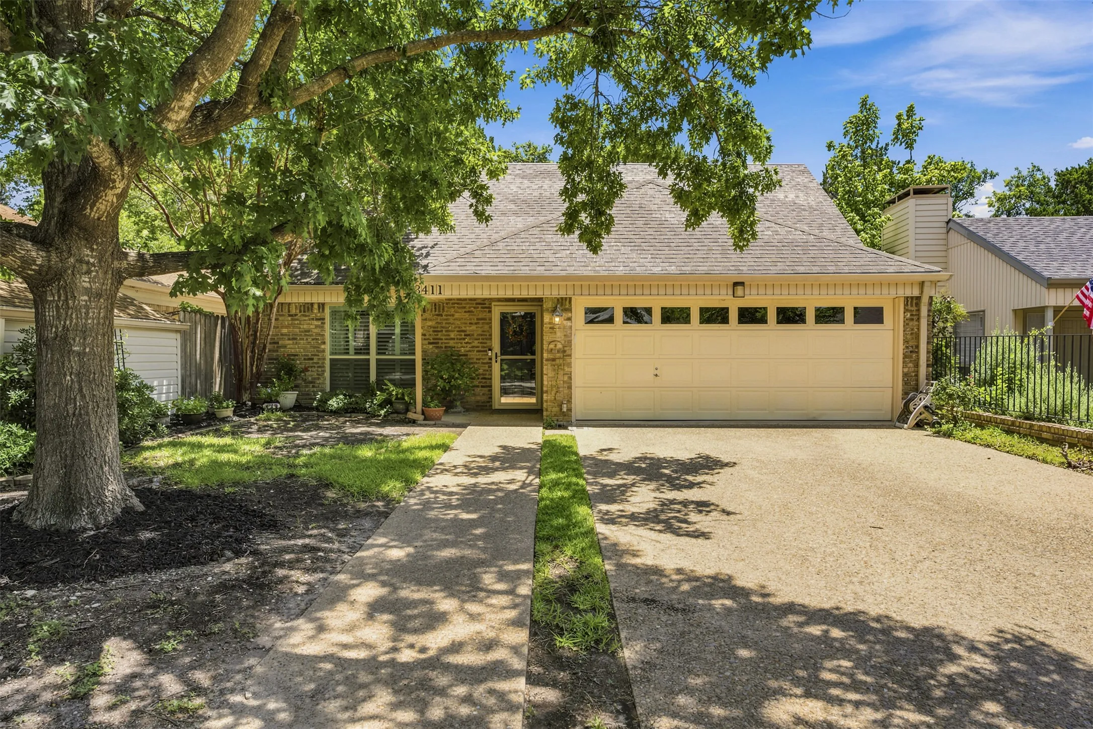Single Family Residence For Sale in Mc Lennan County , 3411 Brannon Drive, Waco, Texas 76710, 3 Bedroom, 3 Bathroom, 2 Garage spaces, 1,813 Sqft, built in 1978, mls#21330467, Real Estate Agent in Waco, Homes For Sale in Mc Lennan county, Homes For Sale in Waco, Realtor in Waco Texas, Real Estate Brokerage Independent Realty Texas, Luminita Cordes Realtor
