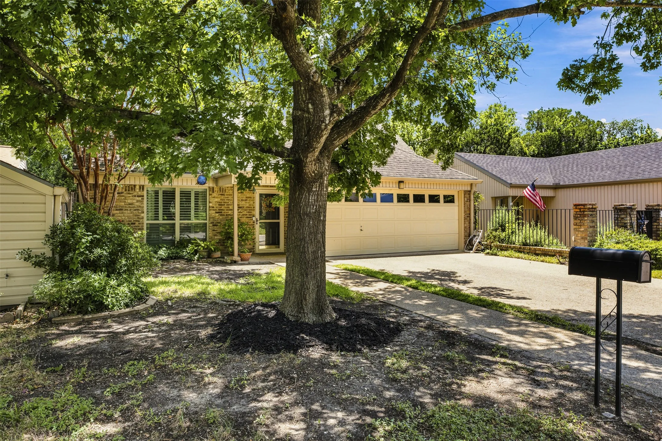 Single Family Residence For Sale in Mc Lennan County , 3411 Brannon Drive, Waco, Texas 76710, 3 Bedroom, 3 Bathroom, 2 Garage spaces, 1,813 Sqft, built in 1978, mls#21330467, Real Estate Agent in Waco, Homes For Sale in Mc Lennan county, Homes For Sale in Waco, Realtor in Waco Texas, Real Estate Brokerage Independent Realty Texas, Luminita Cordes Realtor