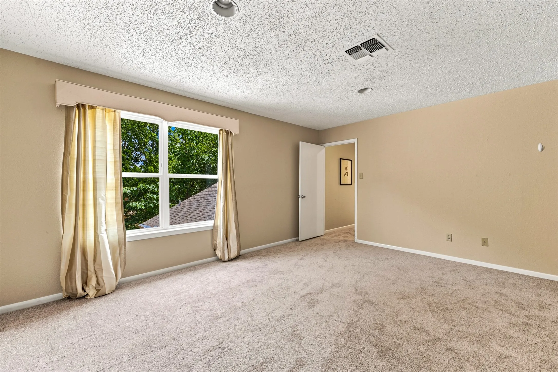 Single Family Residence For Sale in Mc Lennan County , 3411 Brannon Drive, Waco, Texas 76710, 3 Bedroom, 3 Bathroom, 2 Garage spaces, 1,813 Sqft, built in 1978, mls#21330467, Real Estate Agent in Waco, Homes For Sale in Mc Lennan county, Homes For Sale in Waco, Realtor in Waco Texas, Real Estate Brokerage Independent Realty Texas, Luminita Cordes Realtor