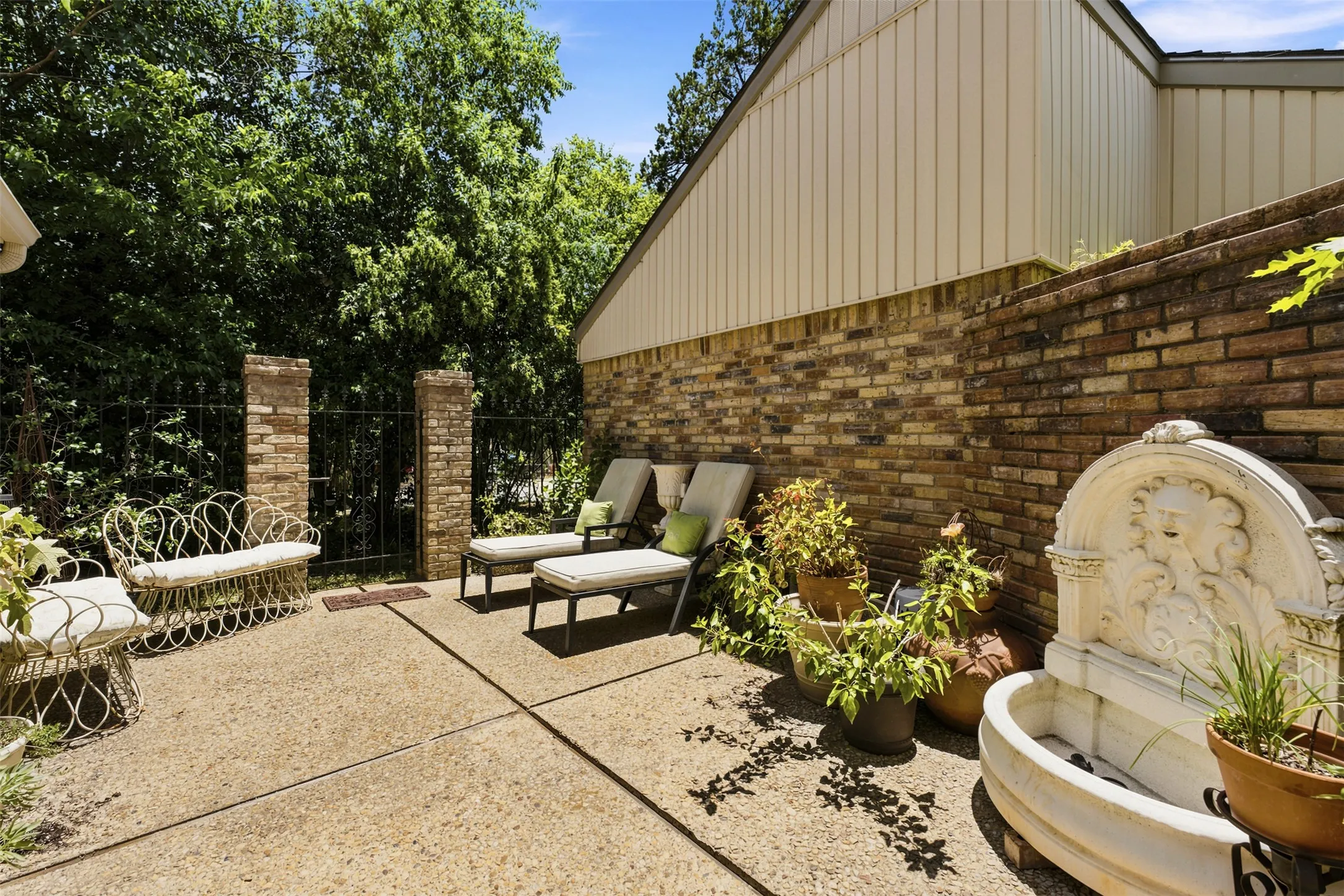 Single Family Residence For Sale in Mc Lennan County , 3411 Brannon Drive, Waco, Texas 76710, 3 Bedroom, 3 Bathroom, 2 Garage spaces, 1,813 Sqft, built in 1978, mls#21330467, Real Estate Agent in Waco, Homes For Sale in Mc Lennan county, Homes For Sale in Waco, Realtor in Waco Texas, Real Estate Brokerage Independent Realty Texas, Luminita Cordes Realtor