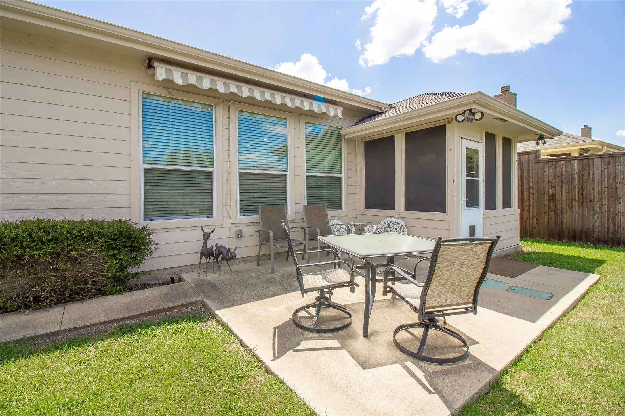 Expansive concrete patio featuring a screened enclosure