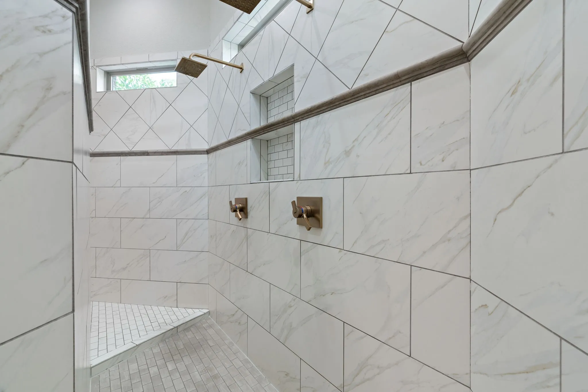 Single Family Residence For Sale in Ellis County , 1803 Sunset Crossing, Cedar Hill, Texas 75104, 4 Bedroom, 4 Bathroom, 2 Garage spaces, 4,107 Sqft, built in 2017, mls#21324280, Real Estate Agent in Cedar Hill, Homes For Sale in Ellis county, Homes For Sale in Cedar Hill, Realtor in Cedar Hill Texas, Real Estate Brokerage Independent Realty Texas, Luminita Cordes Realtor