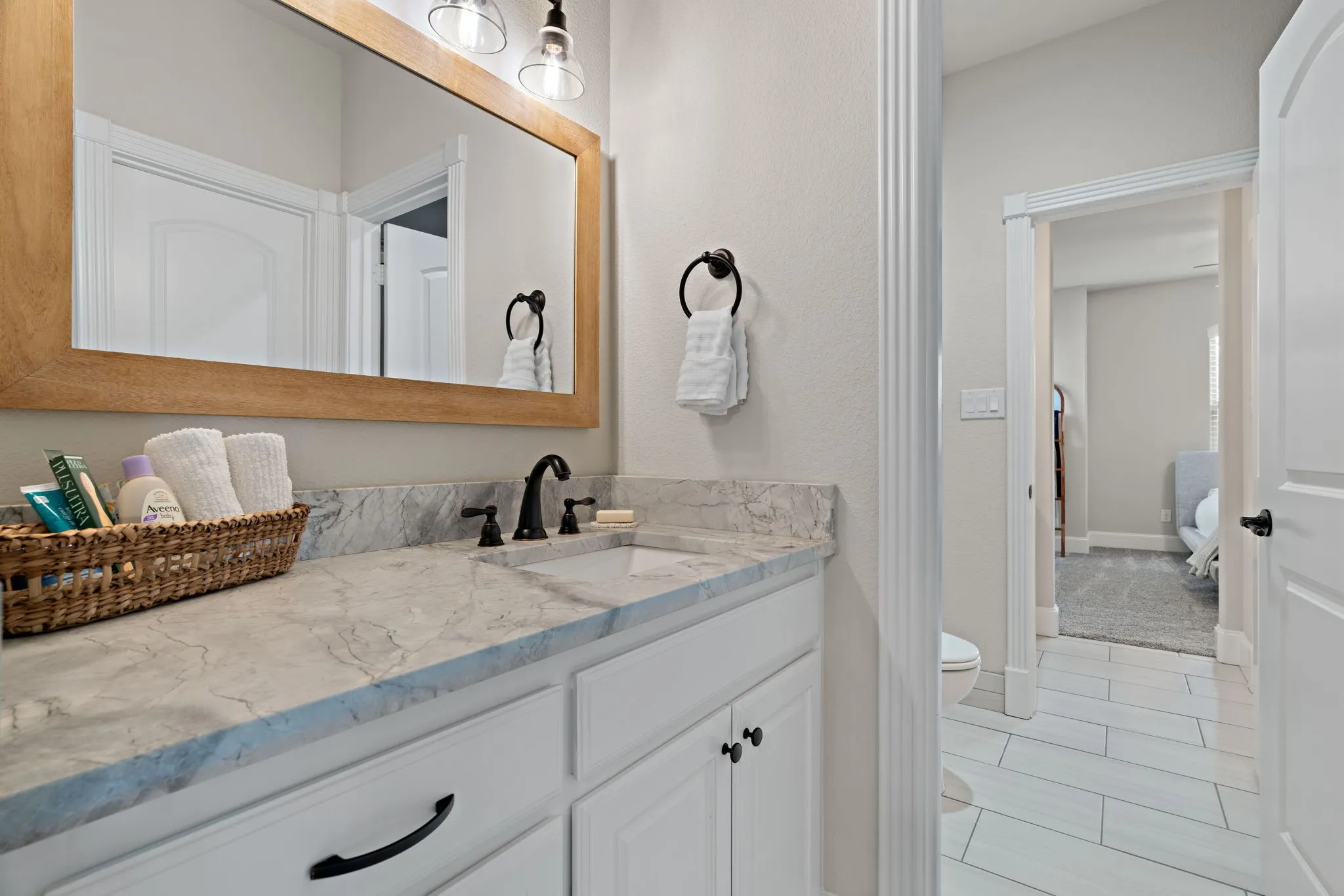 Single Family Residence For Sale in Ellis County , 1803 Sunset Crossing, Cedar Hill, Texas 75104, 4 Bedroom, 4 Bathroom, 2 Garage spaces, 4,107 Sqft, built in 2017, mls#21324280, Real Estate Agent in Cedar Hill, Homes For Sale in Ellis county, Homes For Sale in Cedar Hill, Realtor in Cedar Hill Texas, Real Estate Brokerage Independent Realty Texas, Luminita Cordes Realtor