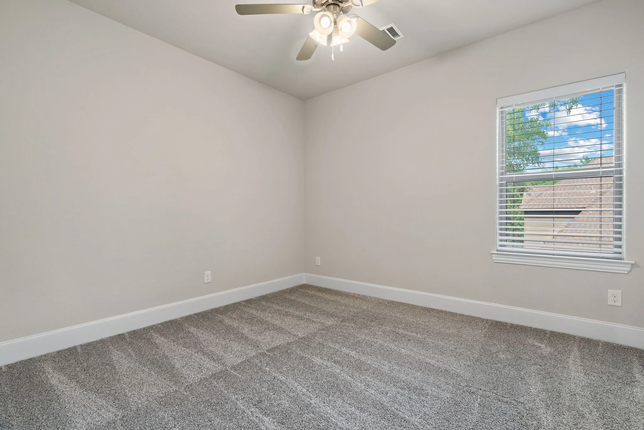 Single Family Residence For Sale in Ellis County , 1803 Sunset Crossing, Cedar Hill, Texas 75104, 4 Bedroom, 4 Bathroom, 2 Garage spaces, 4,107 Sqft, built in 2017, mls#21324280, Real Estate Agent in Cedar Hill, Homes For Sale in Ellis county, Homes For Sale in Cedar Hill, Realtor in Cedar Hill Texas, Real Estate Brokerage Independent Realty Texas, Luminita Cordes Realtor