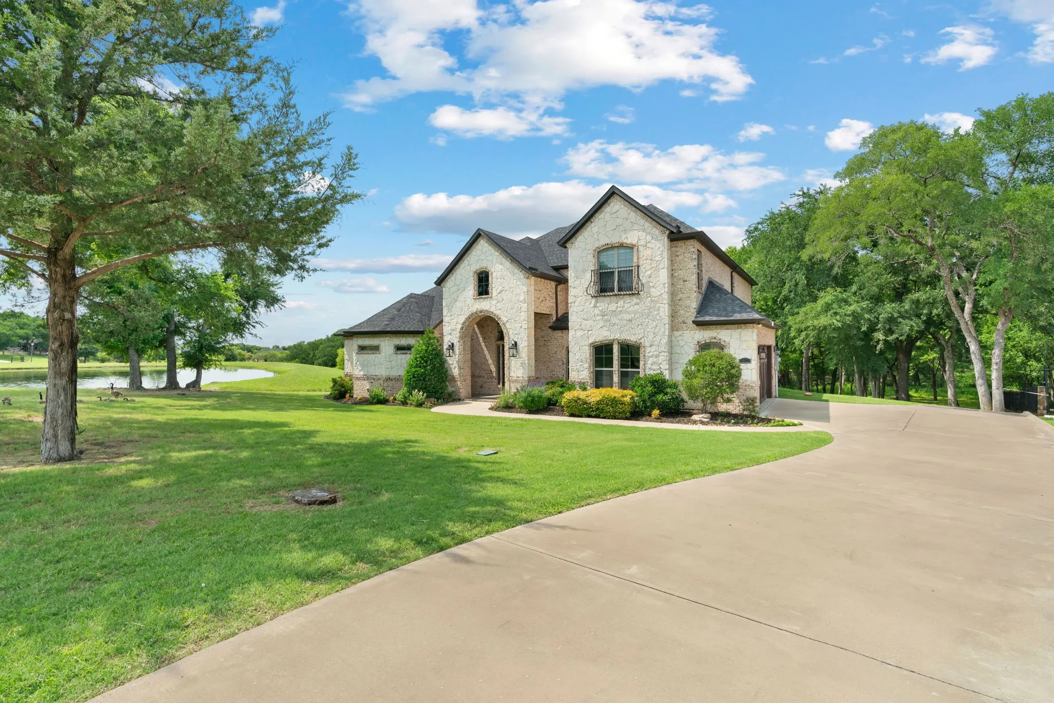 Single Family Residence For Sale in Ellis County , 1803 Sunset Crossing, Cedar Hill, Texas 75104, 4 Bedroom, 4 Bathroom, 2 Garage spaces, 4,107 Sqft, built in 2017, mls#21324280, Real Estate Agent in Cedar Hill, Homes For Sale in Ellis county, Homes For Sale in Cedar Hill, Realtor in Cedar Hill Texas, Real Estate Brokerage Independent Realty Texas, Luminita Cordes Realtor