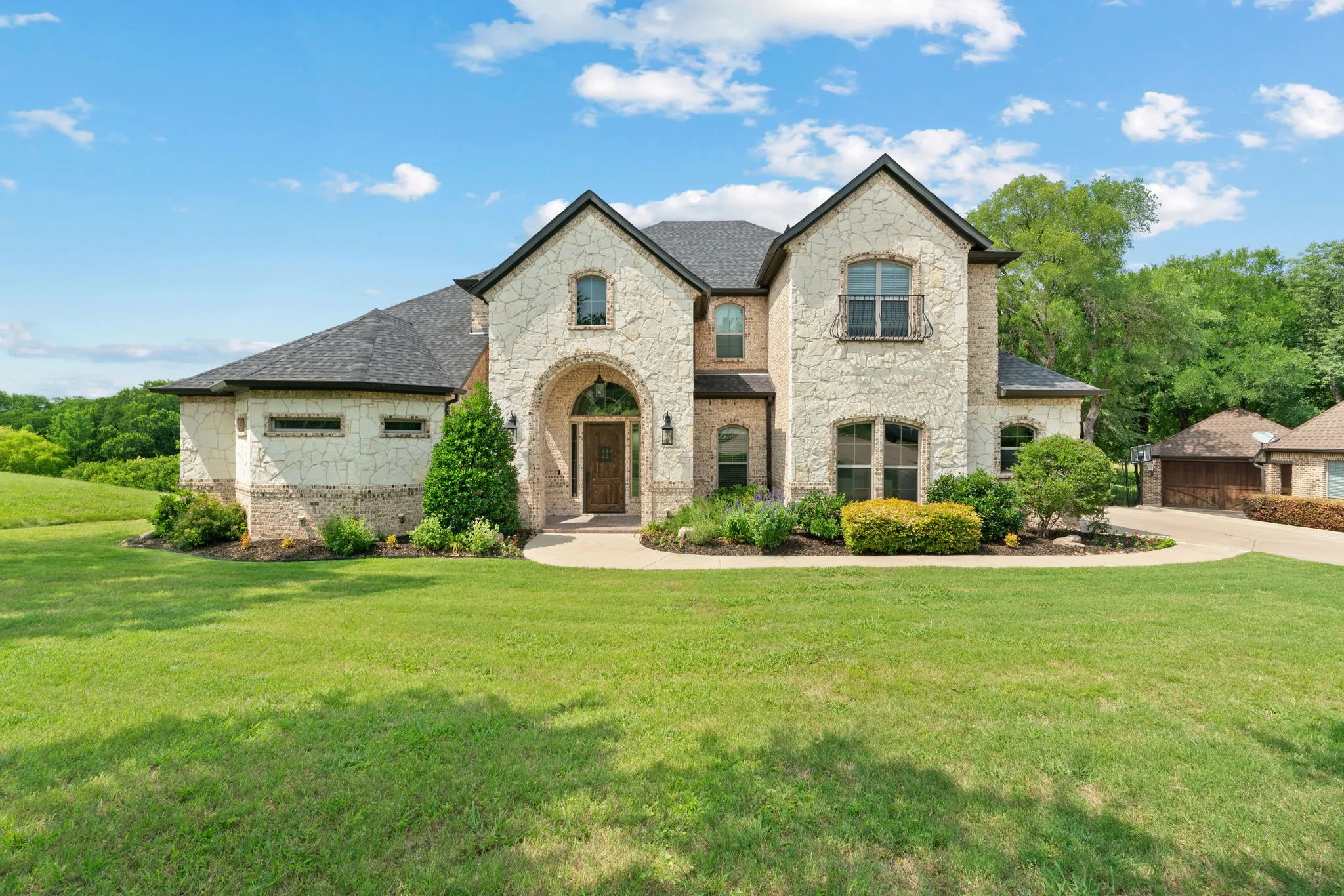 Single Family Residence For Sale in Ellis County , 1803 Sunset Crossing, Cedar Hill, Texas 75104, 4 Bedroom, 4 Bathroom, 2 Garage spaces, 4,107 Sqft, built in 2017, mls#21324280, Real Estate Agent in Cedar Hill, Homes For Sale in Ellis county, Homes For Sale in Cedar Hill, Realtor in Cedar Hill Texas, Real Estate Brokerage Independent Realty Texas, Luminita Cordes Realtor