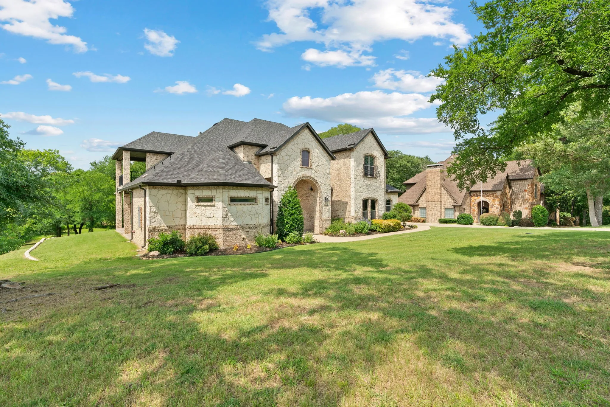 Single Family Residence For Sale in Ellis County , 1803 Sunset Crossing, Cedar Hill, Texas 75104, 4 Bedroom, 4 Bathroom, 2 Garage spaces, 4,107 Sqft, built in 2017, mls#21324280, Real Estate Agent in Cedar Hill, Homes For Sale in Ellis county, Homes For Sale in Cedar Hill, Realtor in Cedar Hill Texas, Real Estate Brokerage Independent Realty Texas, Luminita Cordes Realtor