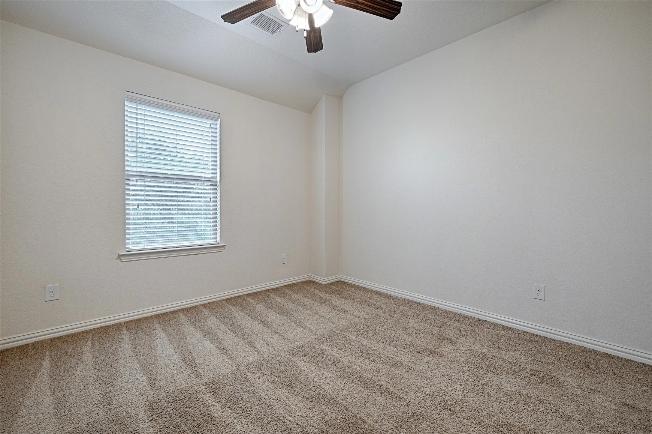 Townhouse For Rent in Collin County , 4771 Bridgewater Street, Plano, Texas 75074, 3 Bedroom, 3 Bathroom, 2 Garage spaces, 1,621 Sqft, built in 2016, Price $2,400, mls#21330370, Real Estate Agent in Plano, Homes For Rent in Collin county, Homes For Rent in Plano, Realtor in Plano Texas, Real Estate Brokerage Independent Realty Texas, Luminita Cordes Realtor