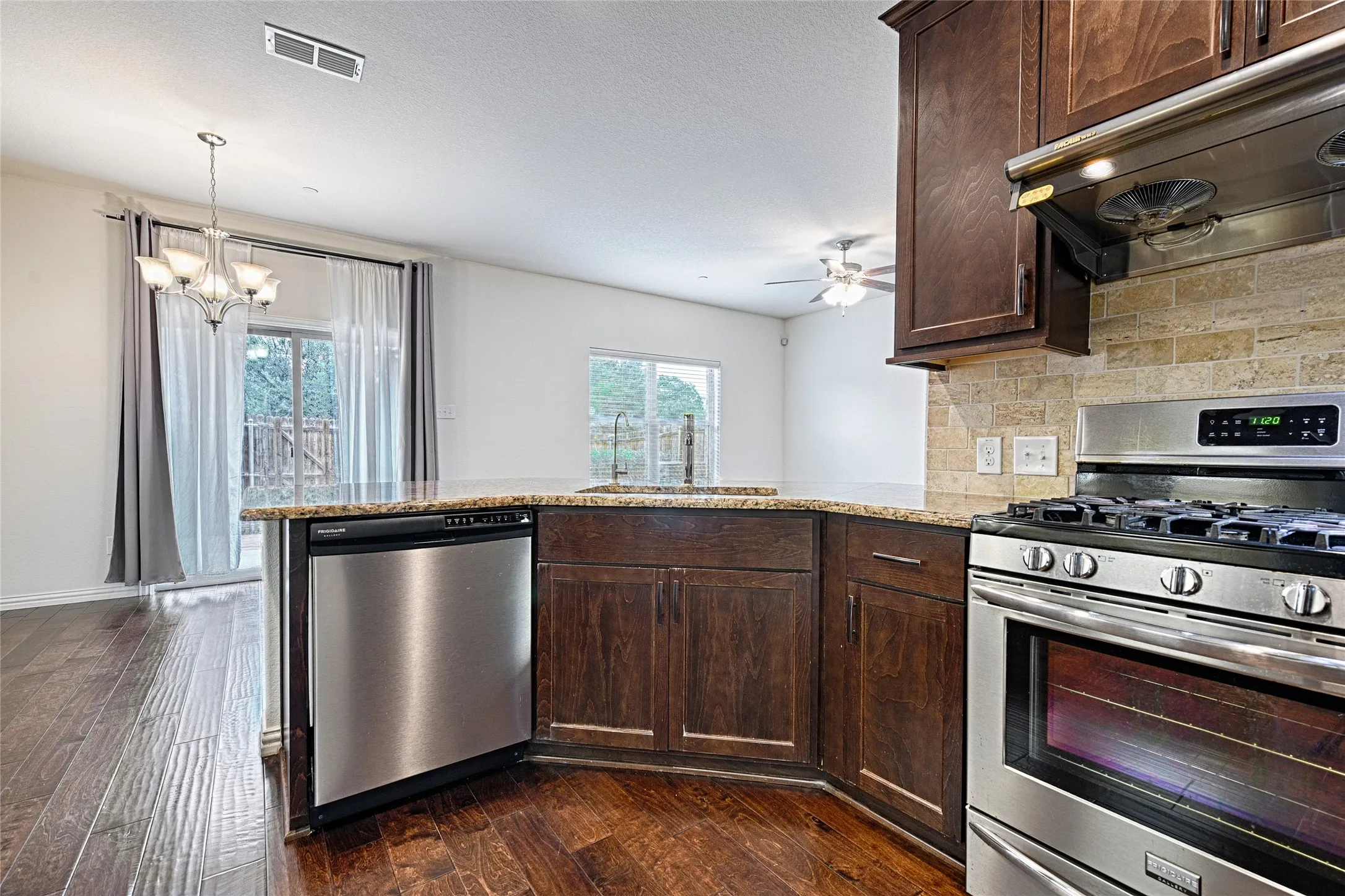 Townhouse For Rent in Collin County , 4771 Bridgewater Street, Plano, Texas 75074, 3 Bedroom, 3 Bathroom, 2 Garage spaces, 1,621 Sqft, built in 2016, Price $2,400, mls#21330370, Real Estate Agent in Plano, Homes For Rent in Collin county, Homes For Rent in Plano, Realtor in Plano Texas, Real Estate Brokerage Independent Realty Texas, Luminita Cordes Realtor