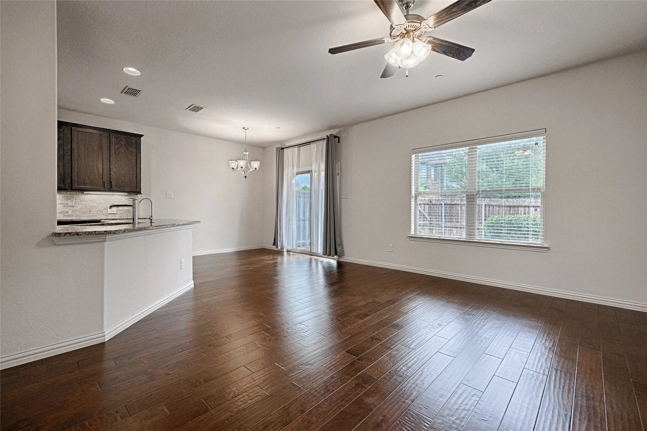 Townhouse For Rent in Collin County , 4771 Bridgewater Street, Plano, Texas 75074, 3 Bedroom, 3 Bathroom, 2 Garage spaces, 1,621 Sqft, built in 2016, Price $2,400, mls#21330370, Real Estate Agent in Plano, Homes For Rent in Collin county, Homes For Rent in Plano, Realtor in Plano Texas, Real Estate Brokerage Independent Realty Texas, Luminita Cordes Realtor
