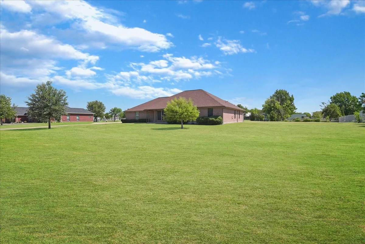 Single Family Residence For Sale in Kaufman County , 7058 Havenridge Lane, Kaufman, Texas 75142, 4 Bedroom, 2 Bathroom, 2 Garage spaces, 1,901 Sqft, built in 1997, mls#21330341, Real Estate Agent in Kaufman, Homes For Sale in Kaufman county, Homes For Sale in Kaufman, Realtor in Kaufman Texas, Real Estate Brokerage Independent Realty Texas, Luminita Cordes Realtor