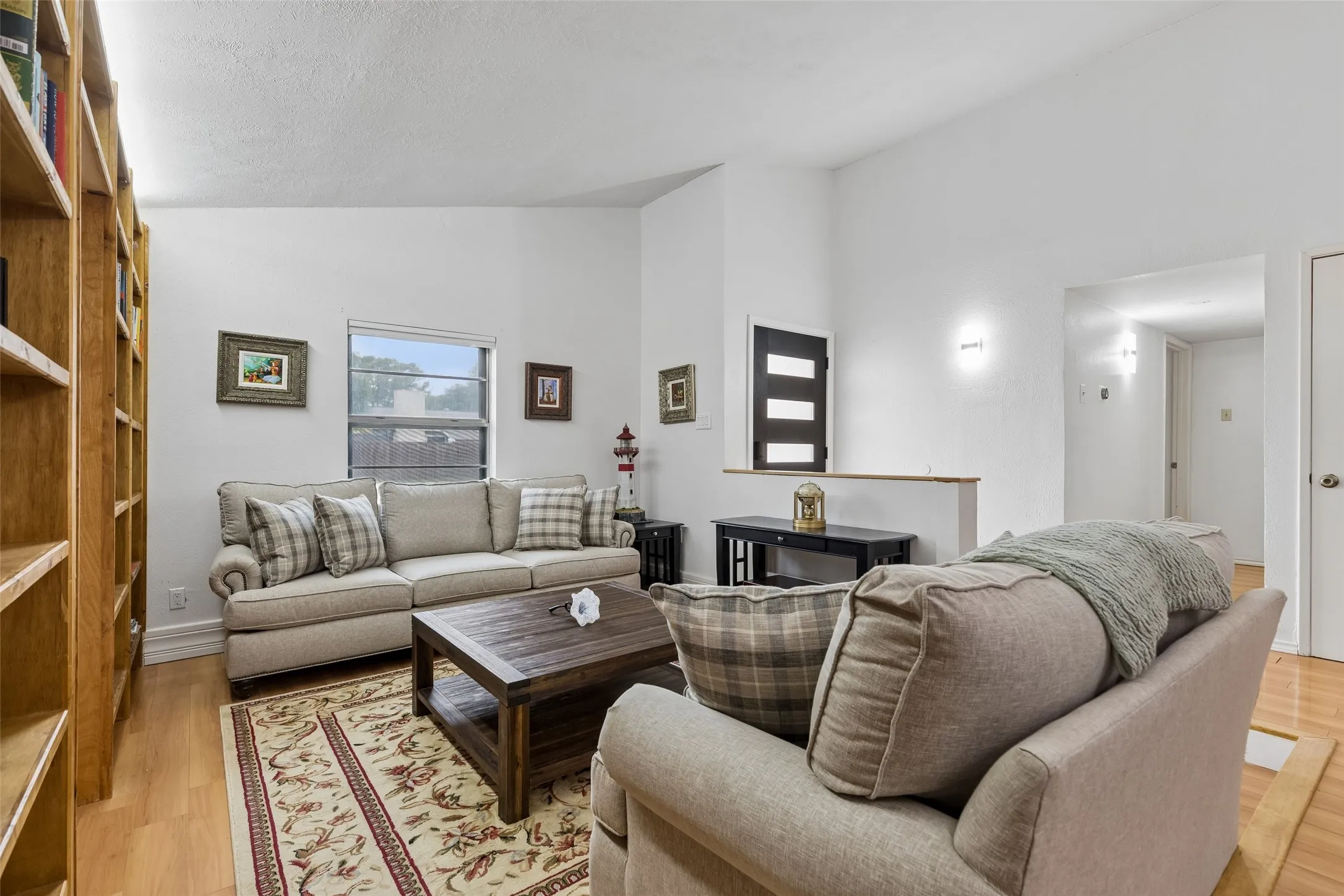 Single Family Residence For Sale in Denton County , 713 Kathryn Drive, Lewisville, Texas 75067, 3 Bedroom, 2 Bathroom, 2 Garage spaces, 1,902 Sqft, built in 1973, mls#21327673, Real Estate Agent in Lewisville, Homes For Sale in Denton county, Homes For Sale in Lewisville, Realtor in Lewisville Texas, Real Estate Brokerage Independent Realty Texas, Luminita Cordes Realtor