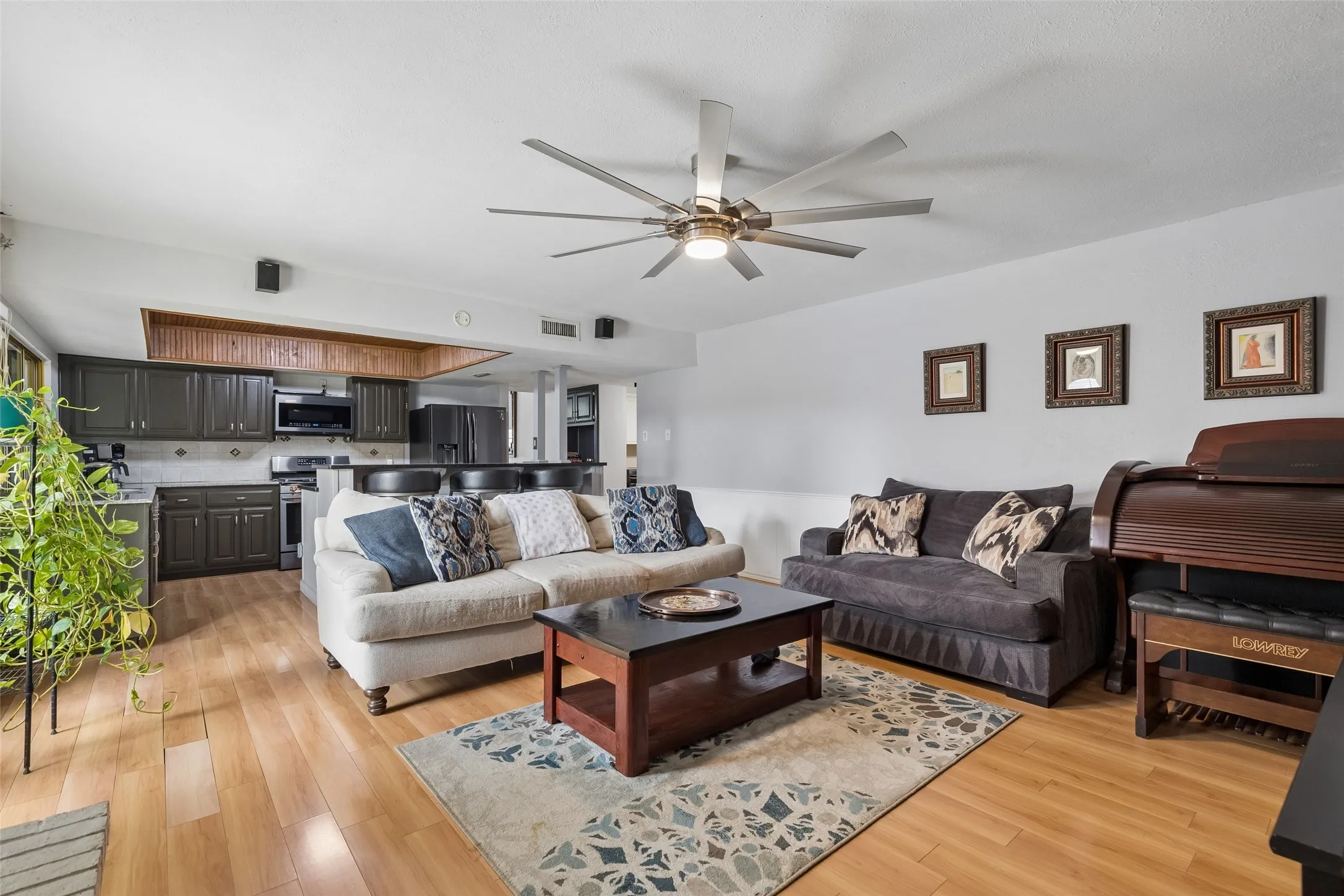 Single Family Residence For Sale in Denton County , 713 Kathryn Drive, Lewisville, Texas 75067, 3 Bedroom, 2 Bathroom, 2 Garage spaces, 1,902 Sqft, built in 1973, mls#21327673, Real Estate Agent in Lewisville, Homes For Sale in Denton county, Homes For Sale in Lewisville, Realtor in Lewisville Texas, Real Estate Brokerage Independent Realty Texas, Luminita Cordes Realtor