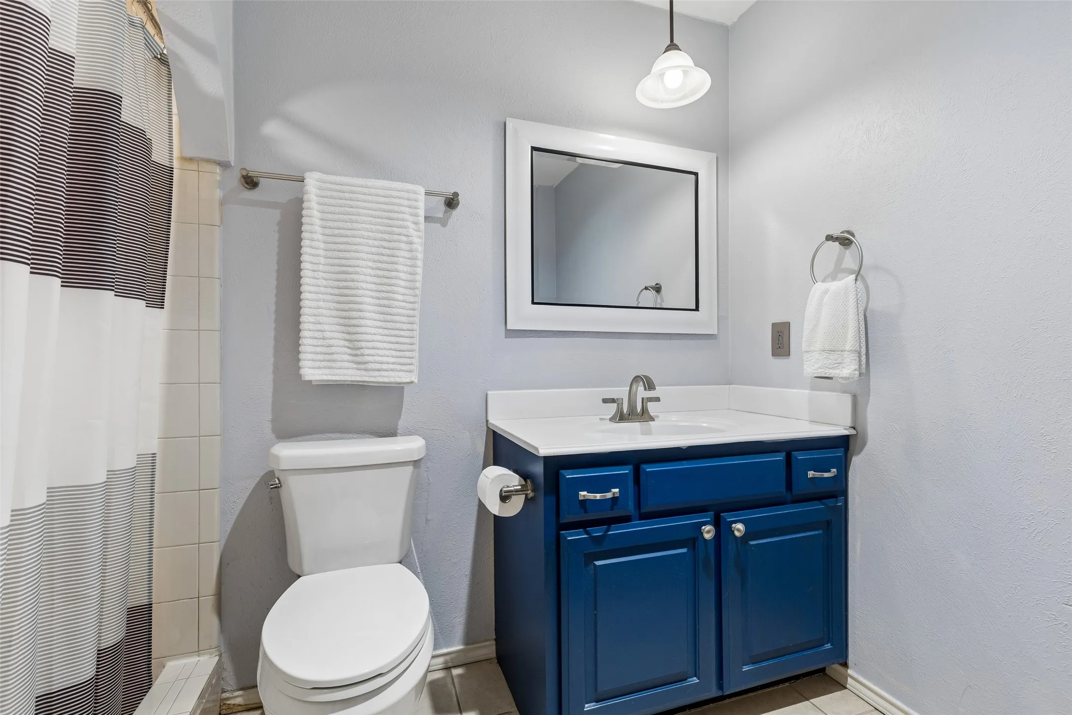 Single Family Residence For Sale in Denton County , 713 Kathryn Drive, Lewisville, Texas 75067, 3 Bedroom, 2 Bathroom, 2 Garage spaces, 1,902 Sqft, built in 1973, mls#21327673, Real Estate Agent in Lewisville, Homes For Sale in Denton county, Homes For Sale in Lewisville, Realtor in Lewisville Texas, Real Estate Brokerage Independent Realty Texas, Luminita Cordes Realtor
