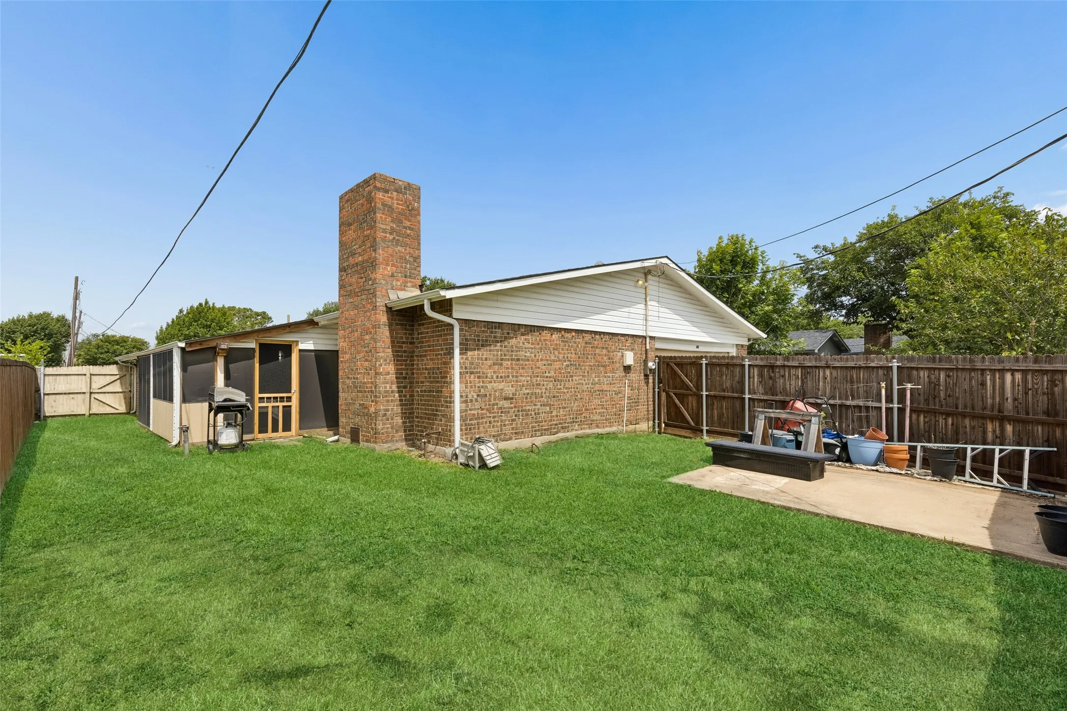 Single Family Residence For Sale in Denton County , 713 Kathryn Drive, Lewisville, Texas 75067, 3 Bedroom, 2 Bathroom, 2 Garage spaces, 1,902 Sqft, built in 1973, mls#21327673, Real Estate Agent in Lewisville, Homes For Sale in Denton county, Homes For Sale in Lewisville, Realtor in Lewisville Texas, Real Estate Brokerage Independent Realty Texas, Luminita Cordes Realtor