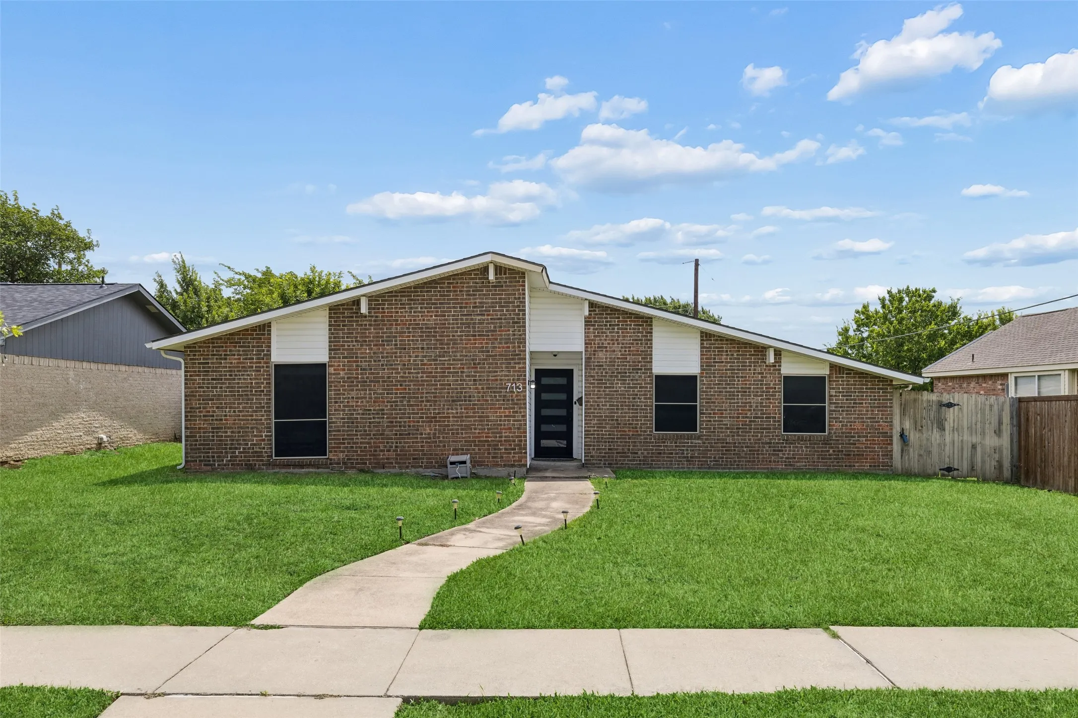 Single Family Residence For Sale in Denton County , 713 Kathryn Drive, Lewisville, Texas 75067, 3 Bedroom, 2 Bathroom, 2 Garage spaces, 1,902 Sqft, built in 1973, mls#21327673, Real Estate Agent in Lewisville, Homes For Sale in Denton county, Homes For Sale in Lewisville, Realtor in Lewisville Texas, Real Estate Brokerage Independent Realty Texas, Luminita Cordes Realtor