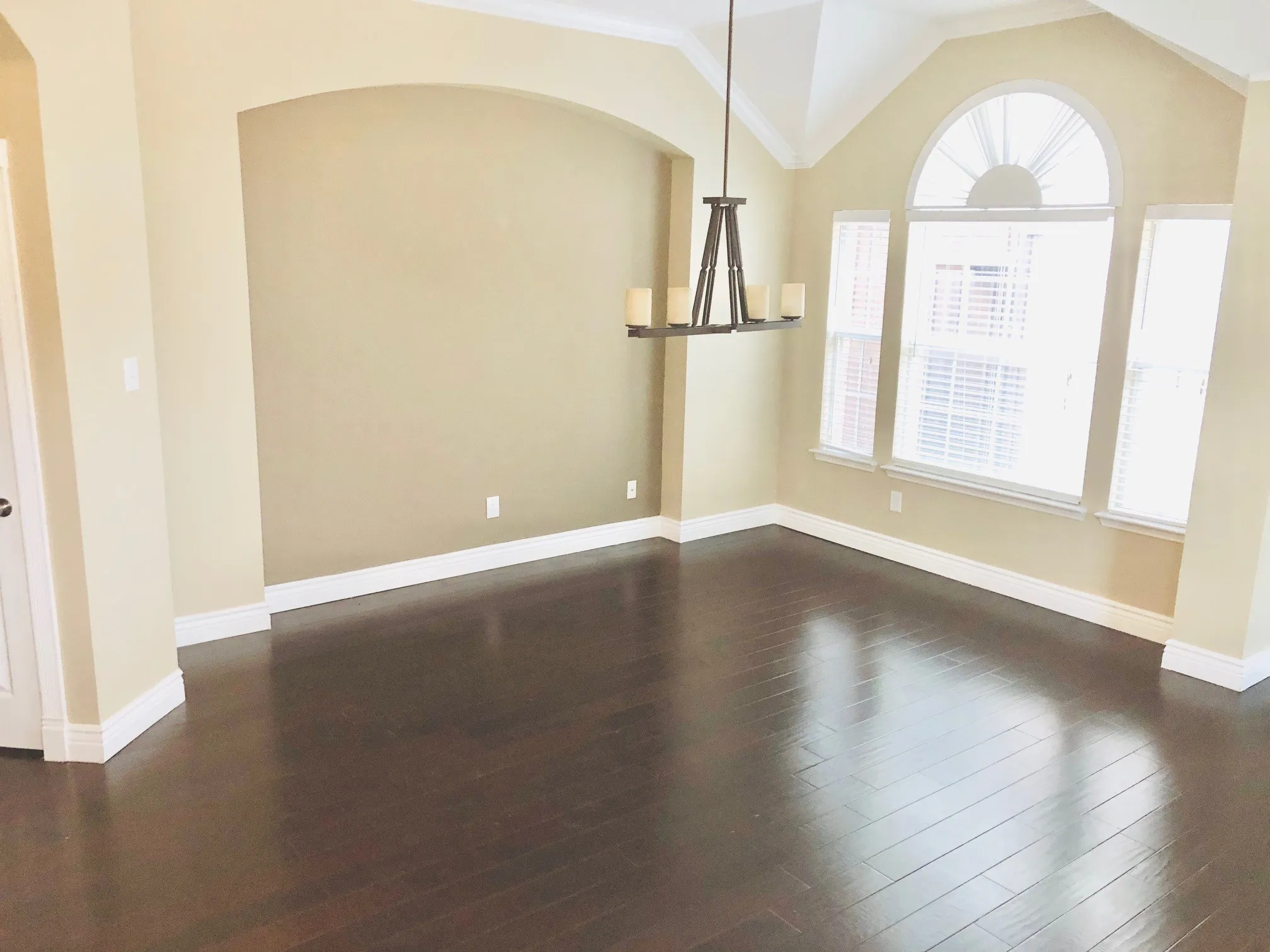 Single Family Residence For Rent in Denton County , 13221 Bavarian Drive, Frisco, Texas 75033, 3 Bedroom, 2 Bathroom, 2 Garage spaces, 2,145 Sqft, built in 2003, mls#21330506, Real Estate Agent in Frisco, Homes For Rent in Denton county, Homes For Rent in Frisco, Realtor in Frisco Texas, Real Estate Brokerage Independent Realty Texas, Luminita Cordes Realtor