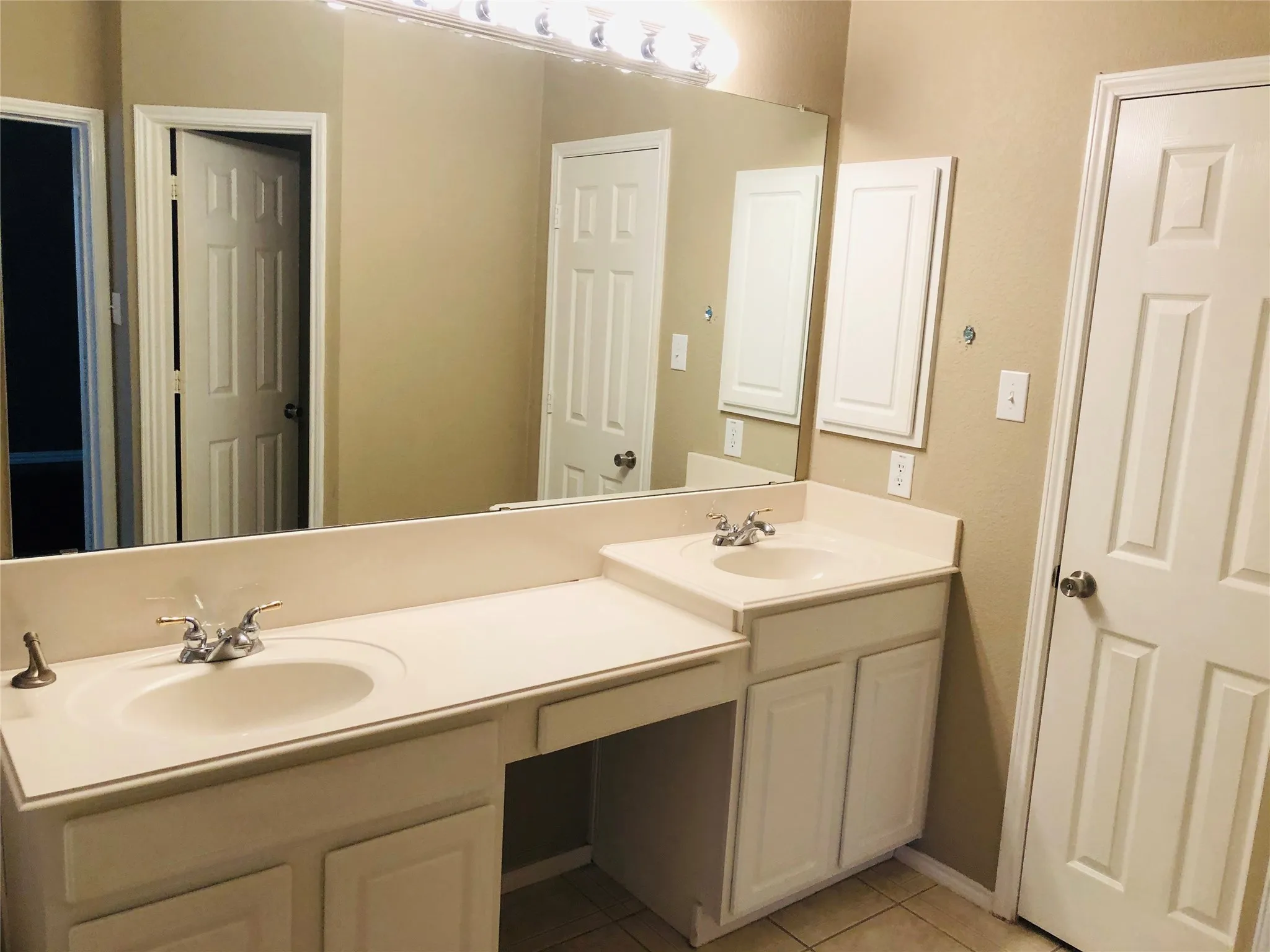 Single Family Residence For Rent in Denton County , 13221 Bavarian Drive, Frisco, Texas 75033, 3 Bedroom, 2 Bathroom, 2 Garage spaces, 2,145 Sqft, built in 2003, mls#21330506, Real Estate Agent in Frisco, Homes For Rent in Denton county, Homes For Rent in Frisco, Realtor in Frisco Texas, Real Estate Brokerage Independent Realty Texas, Luminita Cordes Realtor