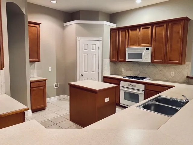 Single Family Residence For Rent in Denton County , 13221 Bavarian Drive, Frisco, Texas 75033, 3 Bedroom, 2 Bathroom, 2 Garage spaces, 2,145 Sqft, built in 2003, mls#21330506, Real Estate Agent in Frisco, Homes For Rent in Denton county, Homes For Rent in Frisco, Realtor in Frisco Texas, Real Estate Brokerage Independent Realty Texas, Luminita Cordes Realtor