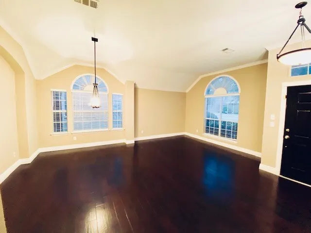 Single Family Residence For Rent in Denton County , 13221 Bavarian Drive, Frisco, Texas 75033, 3 Bedroom, 2 Bathroom, 2 Garage spaces, 2,145 Sqft, built in 2003, mls#21330506, Real Estate Agent in Frisco, Homes For Rent in Denton county, Homes For Rent in Frisco, Realtor in Frisco Texas, Real Estate Brokerage Independent Realty Texas, Luminita Cordes Realtor