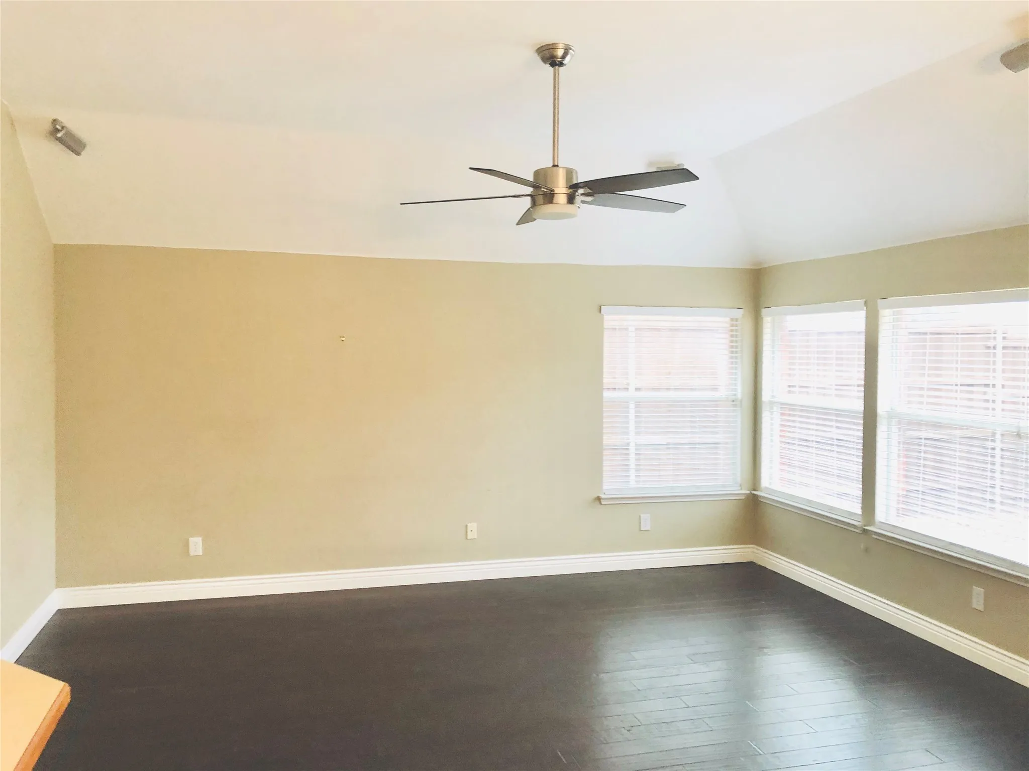 Single Family Residence For Rent in Denton County , 13221 Bavarian Drive, Frisco, Texas 75033, 3 Bedroom, 2 Bathroom, 2 Garage spaces, 2,145 Sqft, built in 2003, mls#21330506, Real Estate Agent in Frisco, Homes For Rent in Denton county, Homes For Rent in Frisco, Realtor in Frisco Texas, Real Estate Brokerage Independent Realty Texas, Luminita Cordes Realtor