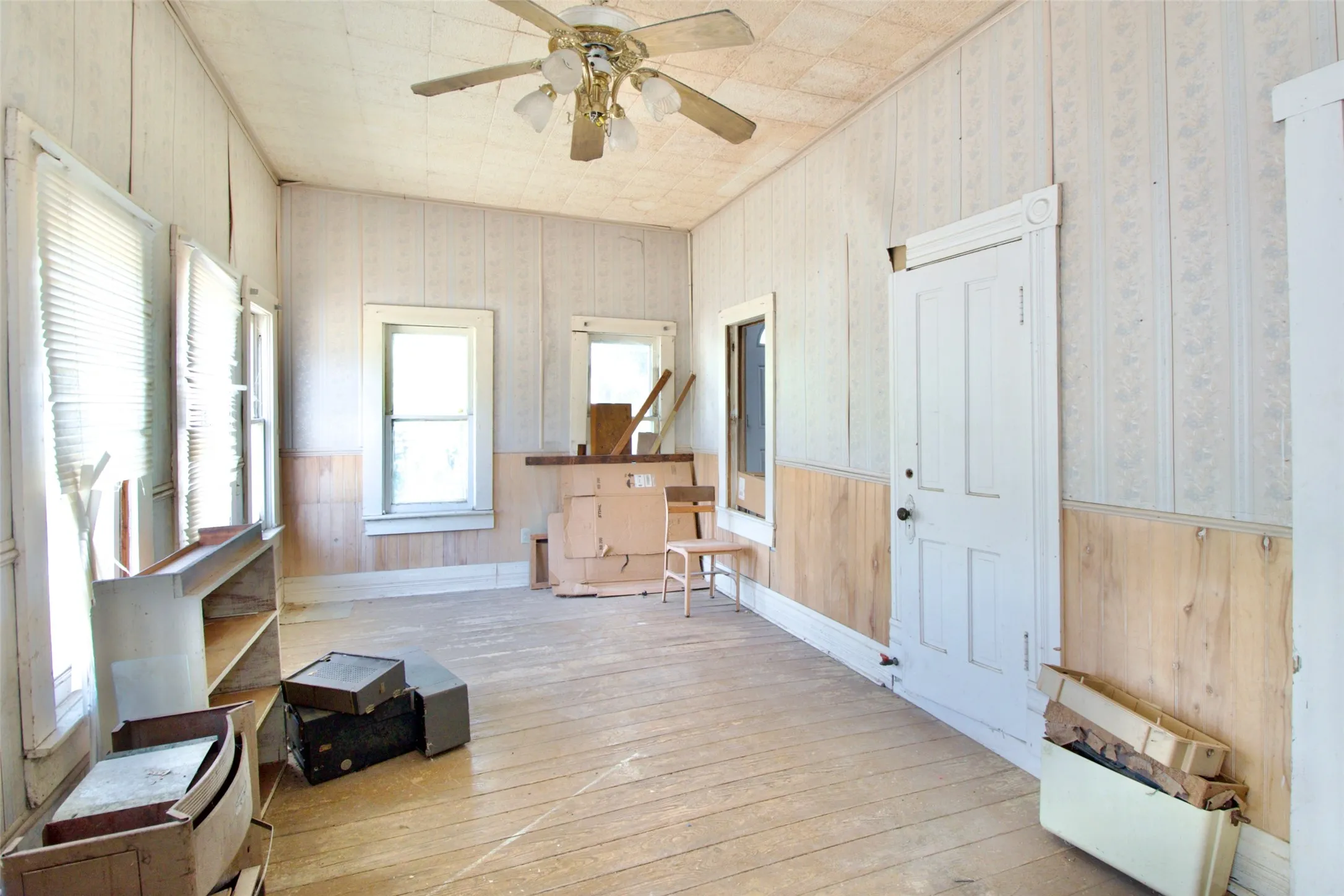 Single Family Residence For Sale in Falls County , 216 Fortune Street, Marlin, Texas 76661, 5 Bedroom, 4 Bathroom, Garage spaces, 2,300 Sqft, built in 0, mls#21326387, Real Estate Agent in Marlin, Homes For Sale in Falls county, Homes For Sale in Marlin, Realtor in Marlin Texas, Real Estate Brokerage Independent Realty Texas, Luminita Cordes Realtor