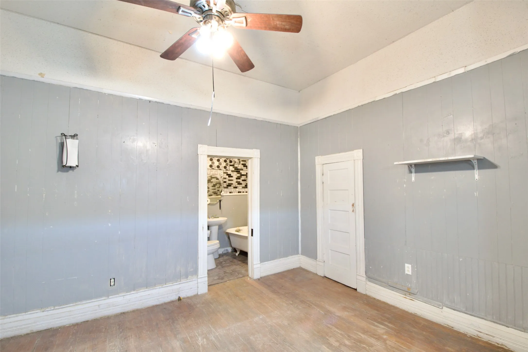 Single Family Residence For Sale in Falls County , 216 Fortune Street, Marlin, Texas 76661, 5 Bedroom, 4 Bathroom, Garage spaces, 2,300 Sqft, built in 0, mls#21326387, Real Estate Agent in Marlin, Homes For Sale in Falls county, Homes For Sale in Marlin, Realtor in Marlin Texas, Real Estate Brokerage Independent Realty Texas, Luminita Cordes Realtor