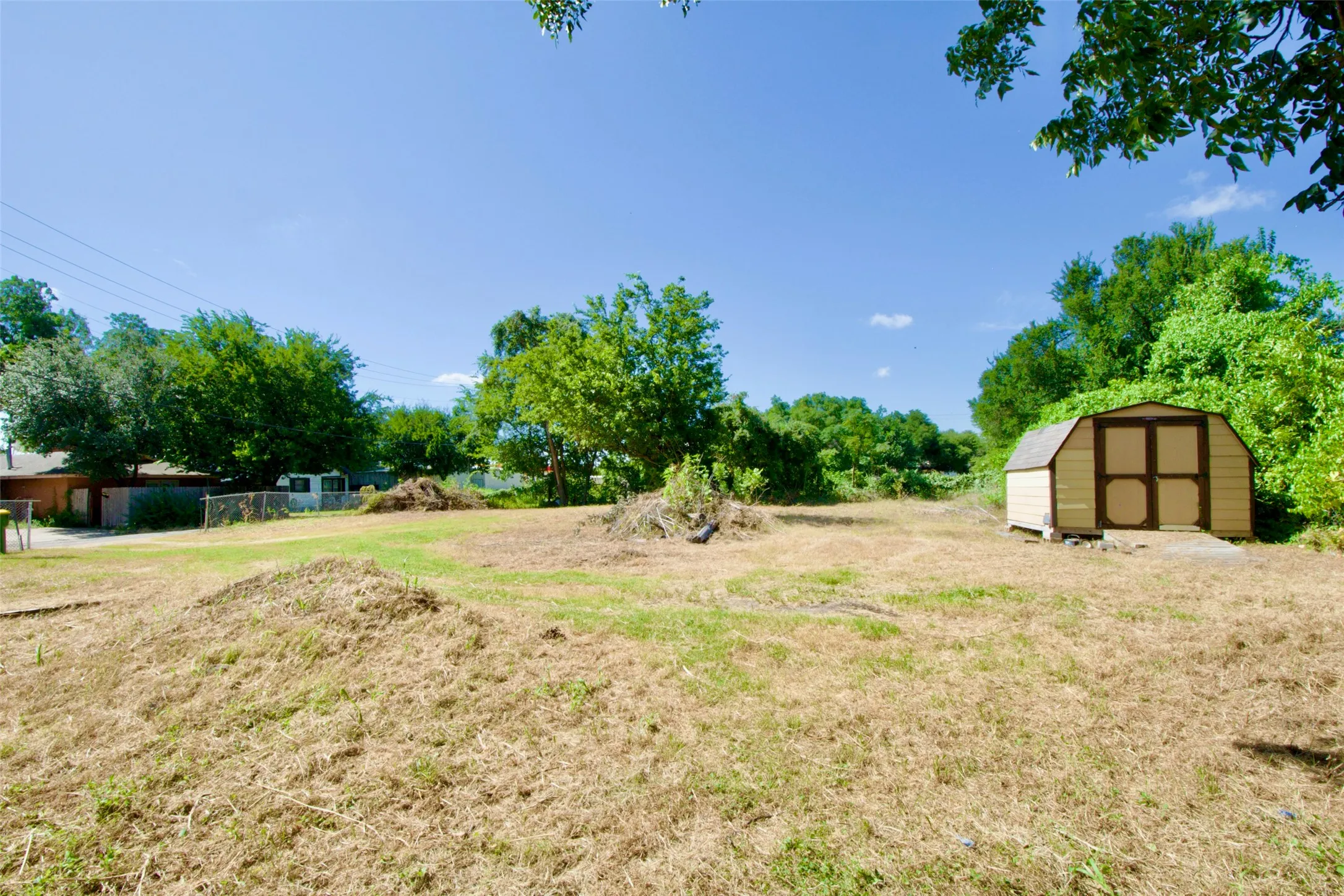 Single Family Residence For Sale in Falls County , 216 Fortune Street, Marlin, Texas 76661, 5 Bedroom, 4 Bathroom, Garage spaces, 2,300 Sqft, built in 0, mls#21326387, Real Estate Agent in Marlin, Homes For Sale in Falls county, Homes For Sale in Marlin, Realtor in Marlin Texas, Real Estate Brokerage Independent Realty Texas, Luminita Cordes Realtor