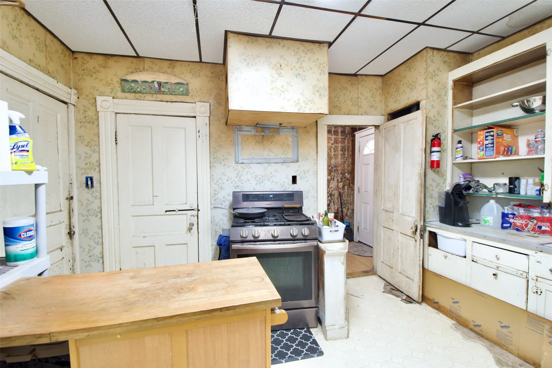 Single Family Residence For Sale in Falls County , 216 Fortune Street, Marlin, Texas 76661, 5 Bedroom, 4 Bathroom, Garage spaces, 2,300 Sqft, built in 0, mls#21326387, Real Estate Agent in Marlin, Homes For Sale in Falls county, Homes For Sale in Marlin, Realtor in Marlin Texas, Real Estate Brokerage Independent Realty Texas, Luminita Cordes Realtor