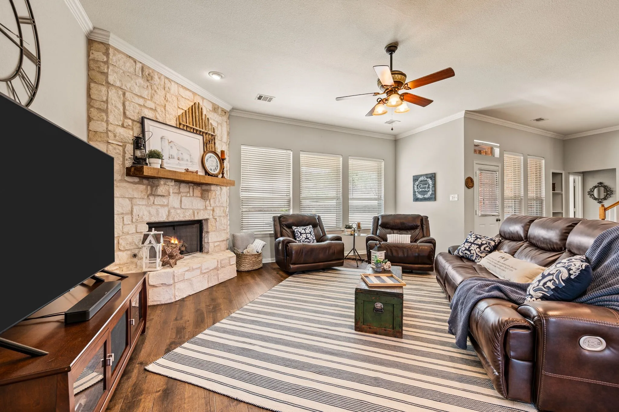 Single Family Residence For Sale in Wise County , 1110 Mount Lane, Rhome, Texas 76078, 4 Bedroom, 3 Bathroom, 3 Garage spaces, 2,931 Sqft, built in 2000, mls#21329971, Real Estate Agent in Rhome, Homes For Sale in Wise county, Homes For Sale in Rhome, Realtor in Rhome Texas, Real Estate Brokerage Independent Realty Texas, Luminita Cordes Realtor
