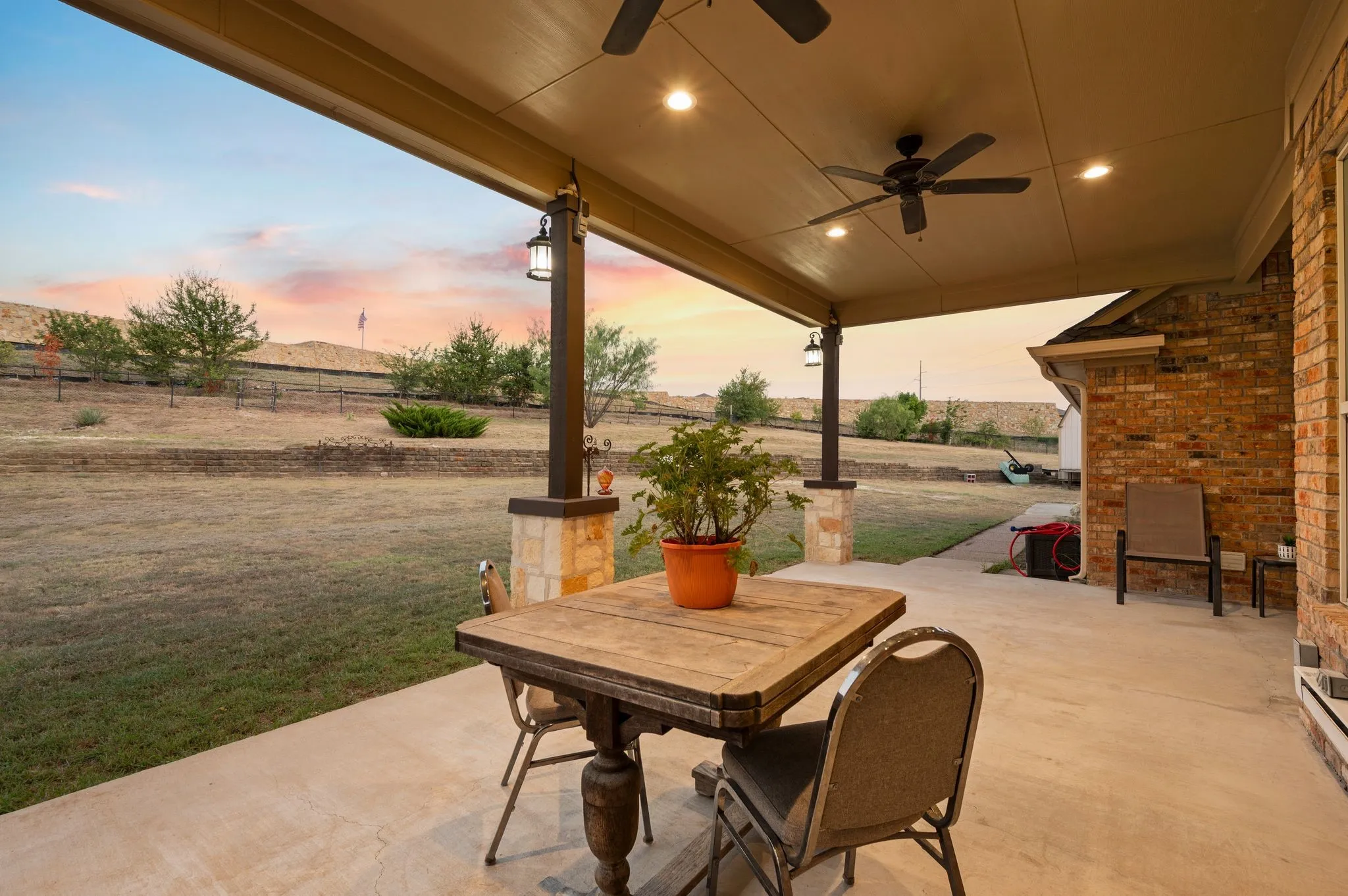 Single Family Residence For Sale in Wise County , 1110 Mount Lane, Rhome, Texas 76078, 4 Bedroom, 3 Bathroom, 3 Garage spaces, 2,931 Sqft, built in 2000, mls#21329971, Real Estate Agent in Rhome, Homes For Sale in Wise county, Homes For Sale in Rhome, Realtor in Rhome Texas, Real Estate Brokerage Independent Realty Texas, Luminita Cordes Realtor