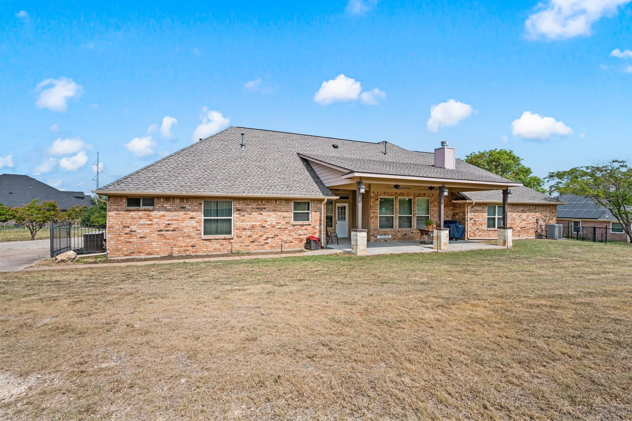 Single Family Residence For Sale in Wise County , 1110 Mount Lane, Rhome, Texas 76078, 4 Bedroom, 3 Bathroom, 3 Garage spaces, 2,931 Sqft, built in 2000, mls#21329971, Real Estate Agent in Rhome, Homes For Sale in Wise county, Homes For Sale in Rhome, Realtor in Rhome Texas, Real Estate Brokerage Independent Realty Texas, Luminita Cordes Realtor