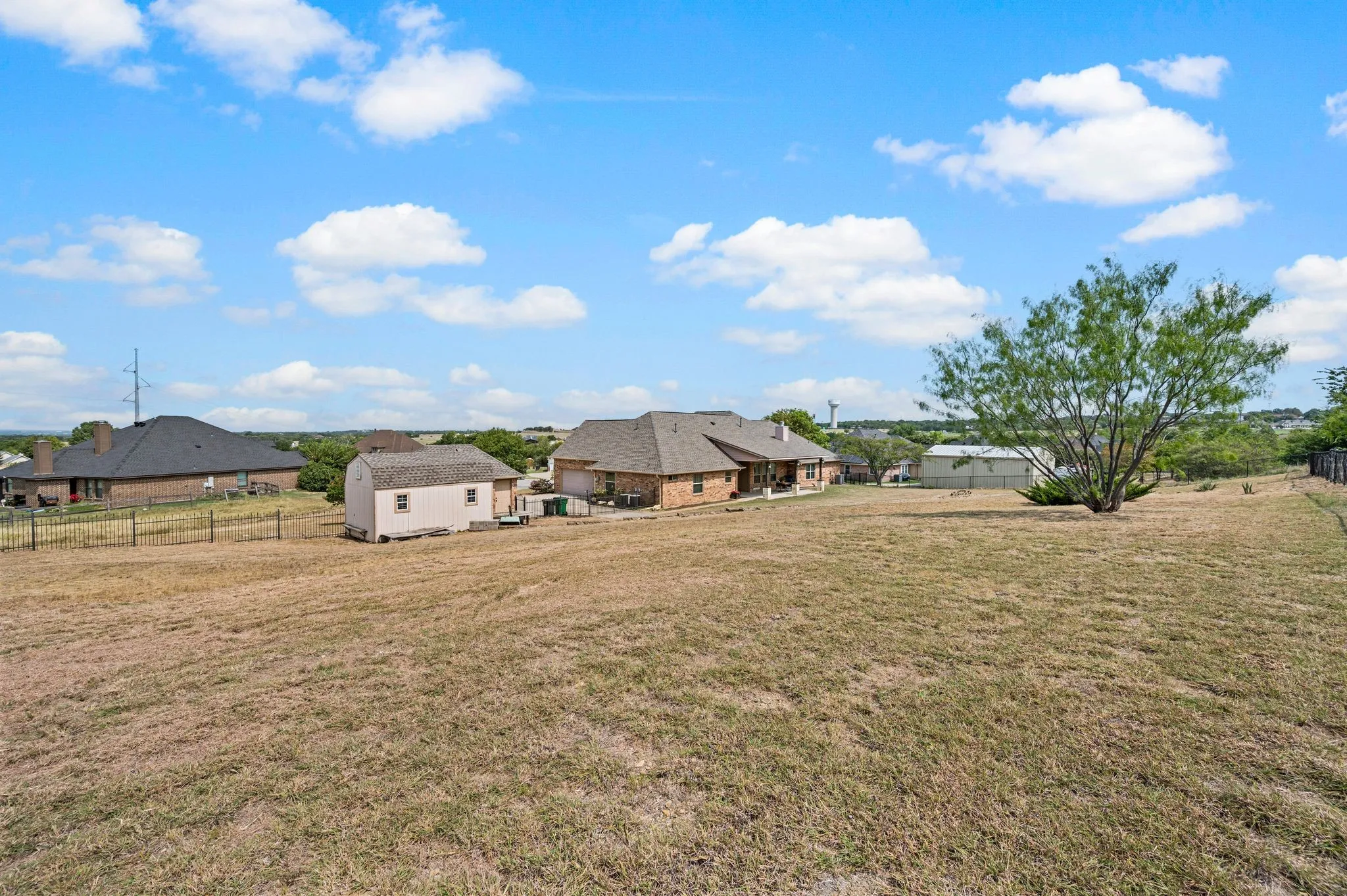 Single Family Residence For Sale in Wise County , 1110 Mount Lane, Rhome, Texas 76078, 4 Bedroom, 3 Bathroom, 3 Garage spaces, 2,931 Sqft, built in 2000, mls#21329971, Real Estate Agent in Rhome, Homes For Sale in Wise county, Homes For Sale in Rhome, Realtor in Rhome Texas, Real Estate Brokerage Independent Realty Texas, Luminita Cordes Realtor