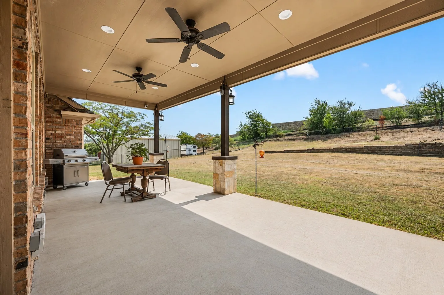 Single Family Residence For Sale in Wise County , 1110 Mount Lane, Rhome, Texas 76078, 4 Bedroom, 3 Bathroom, 3 Garage spaces, 2,931 Sqft, built in 2000, mls#21329971, Real Estate Agent in Rhome, Homes For Sale in Wise county, Homes For Sale in Rhome, Realtor in Rhome Texas, Real Estate Brokerage Independent Realty Texas, Luminita Cordes Realtor