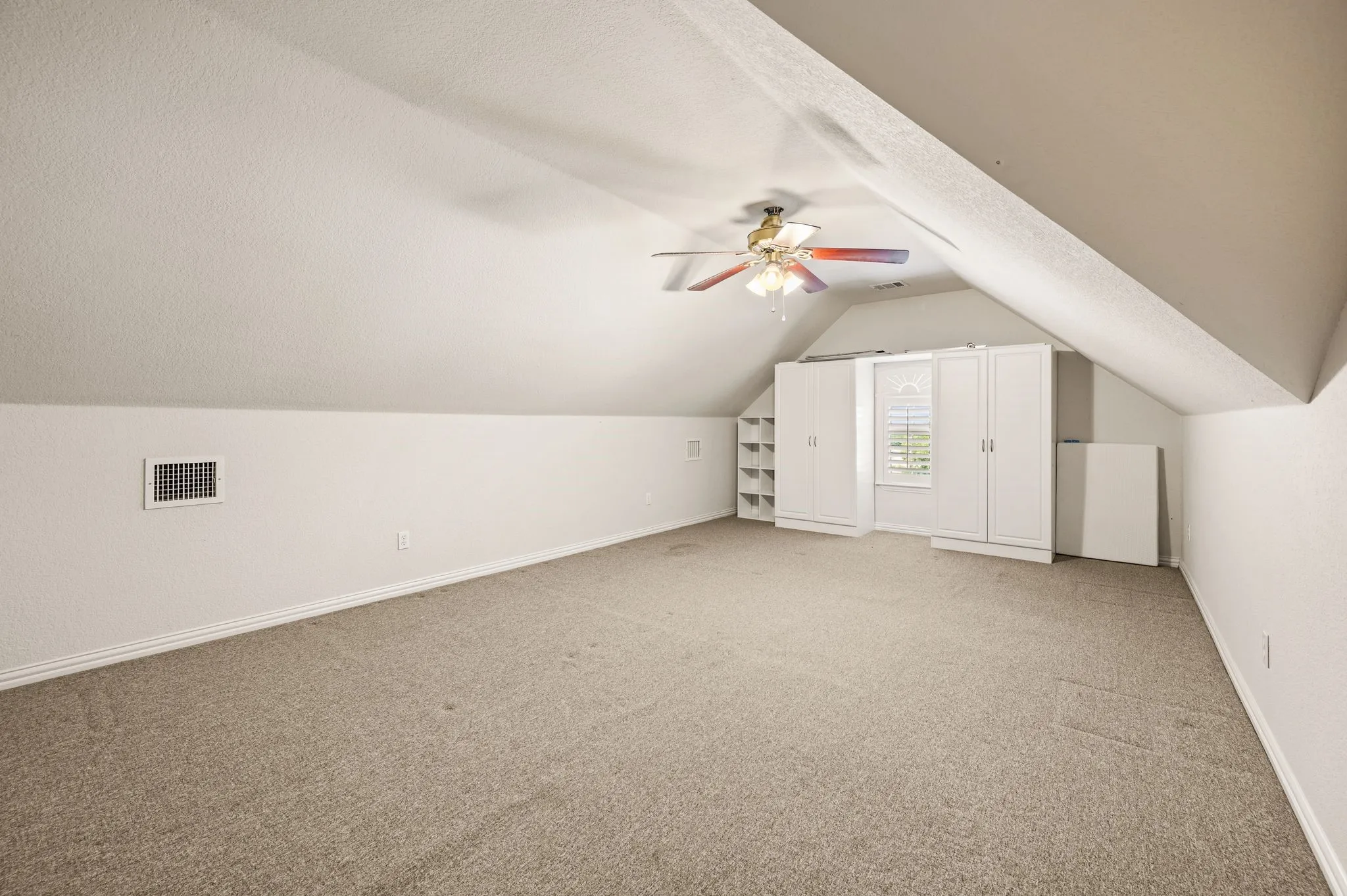 Single Family Residence For Sale in Wise County , 1110 Mount Lane, Rhome, Texas 76078, 4 Bedroom, 3 Bathroom, 3 Garage spaces, 2,931 Sqft, built in 2000, mls#21329971, Real Estate Agent in Rhome, Homes For Sale in Wise county, Homes For Sale in Rhome, Realtor in Rhome Texas, Real Estate Brokerage Independent Realty Texas, Luminita Cordes Realtor