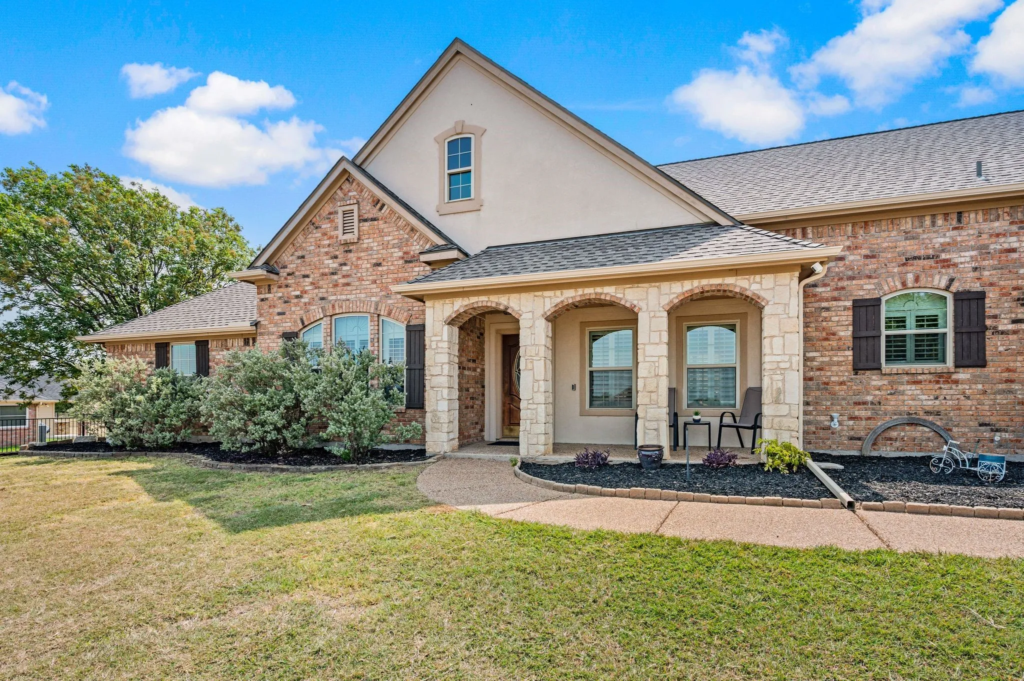 Single Family Residence For Sale in Wise County , 1110 Mount Lane, Rhome, Texas 76078, 4 Bedroom, 3 Bathroom, 3 Garage spaces, 2,931 Sqft, built in 2000, mls#21329971, Real Estate Agent in Rhome, Homes For Sale in Wise county, Homes For Sale in Rhome, Realtor in Rhome Texas, Real Estate Brokerage Independent Realty Texas, Luminita Cordes Realtor
