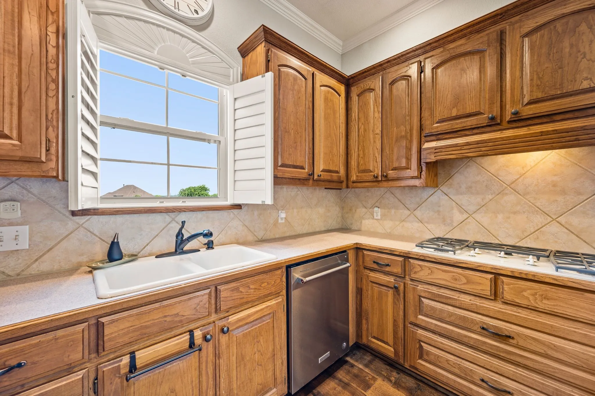 Single Family Residence For Sale in Wise County , 1110 Mount Lane, Rhome, Texas 76078, 4 Bedroom, 3 Bathroom, 3 Garage spaces, 2,931 Sqft, built in 2000, mls#21329971, Real Estate Agent in Rhome, Homes For Sale in Wise county, Homes For Sale in Rhome, Realtor in Rhome Texas, Real Estate Brokerage Independent Realty Texas, Luminita Cordes Realtor