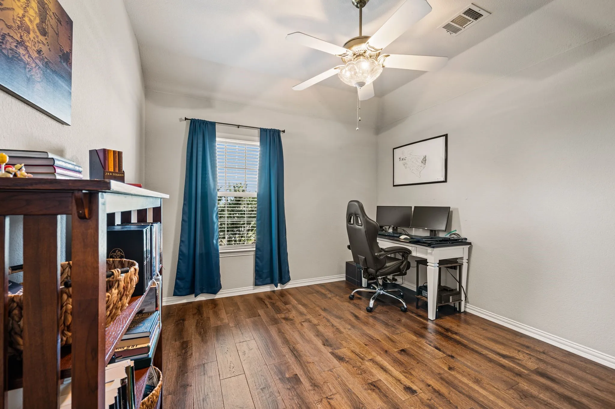 Single Family Residence For Sale in Wise County , 1110 Mount Lane, Rhome, Texas 76078, 4 Bedroom, 3 Bathroom, 3 Garage spaces, 2,931 Sqft, built in 2000, mls#21329971, Real Estate Agent in Rhome, Homes For Sale in Wise county, Homes For Sale in Rhome, Realtor in Rhome Texas, Real Estate Brokerage Independent Realty Texas, Luminita Cordes Realtor