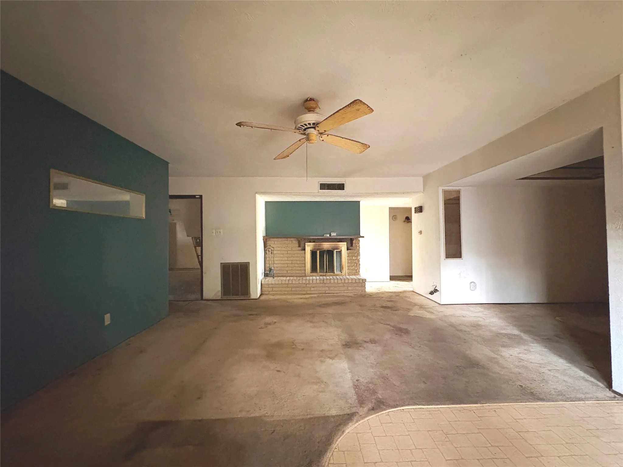 Single Family Residence For Sale in Dallas County , 8516 Londonderry Lane, Dallas, Texas 75228, 3 Bedroom, 2 Bathroom, 2 Garage spaces, 1,667 Sqft, built in 1977, mls#21329844, Real Estate Agent in Dallas, Homes For Sale in Dallas county, Homes For Sale in Dallas, Realtor in Dallas Texas, Real Estate Brokerage Independent Realty Texas, Luminita Cordes Realtor