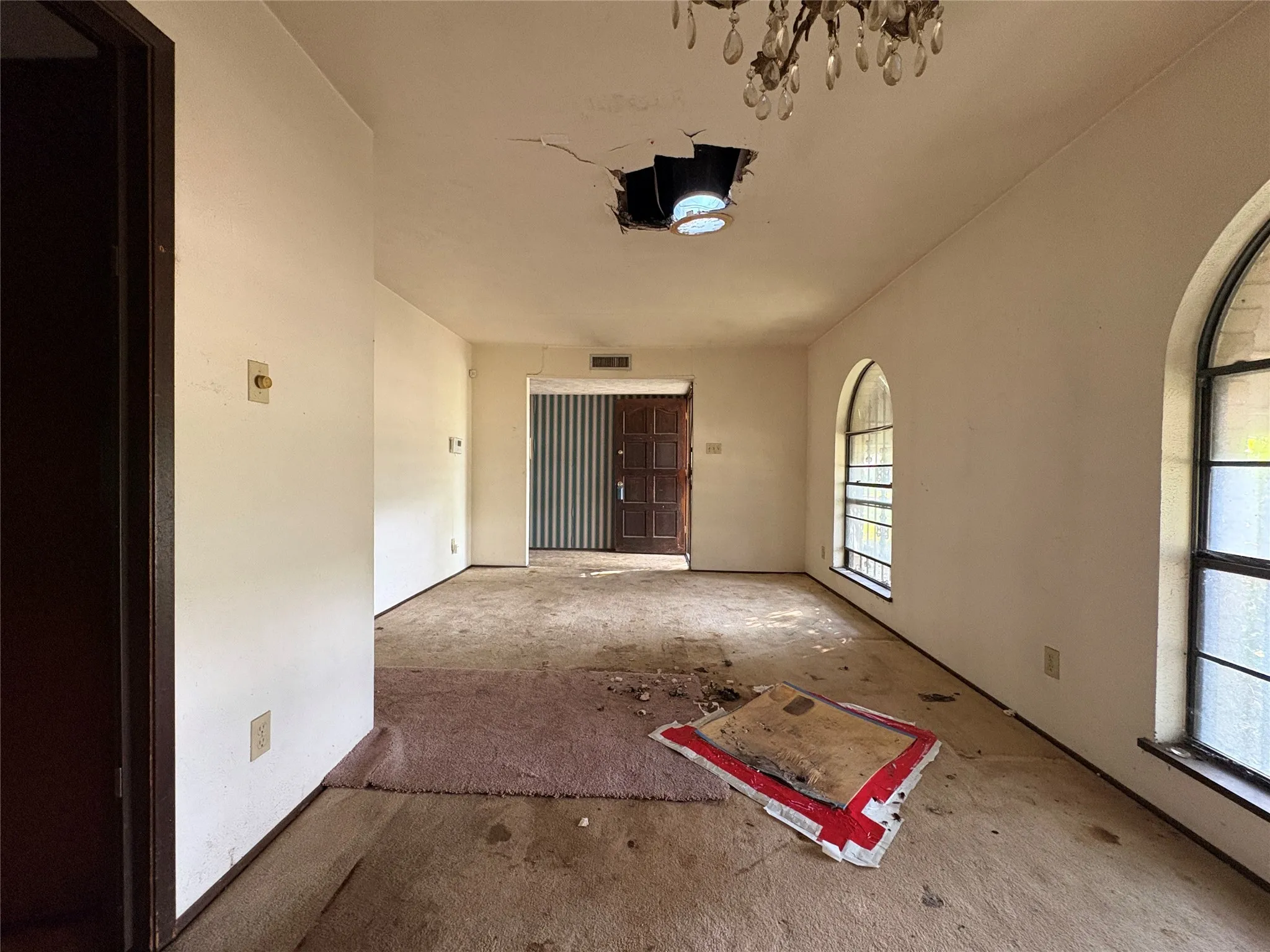 Single Family Residence For Sale in Dallas County , 8516 Londonderry Lane, Dallas, Texas 75228, 3 Bedroom, 2 Bathroom, 2 Garage spaces, 1,667 Sqft, built in 1977, mls#21329844, Real Estate Agent in Dallas, Homes For Sale in Dallas county, Homes For Sale in Dallas, Realtor in Dallas Texas, Real Estate Brokerage Independent Realty Texas, Luminita Cordes Realtor