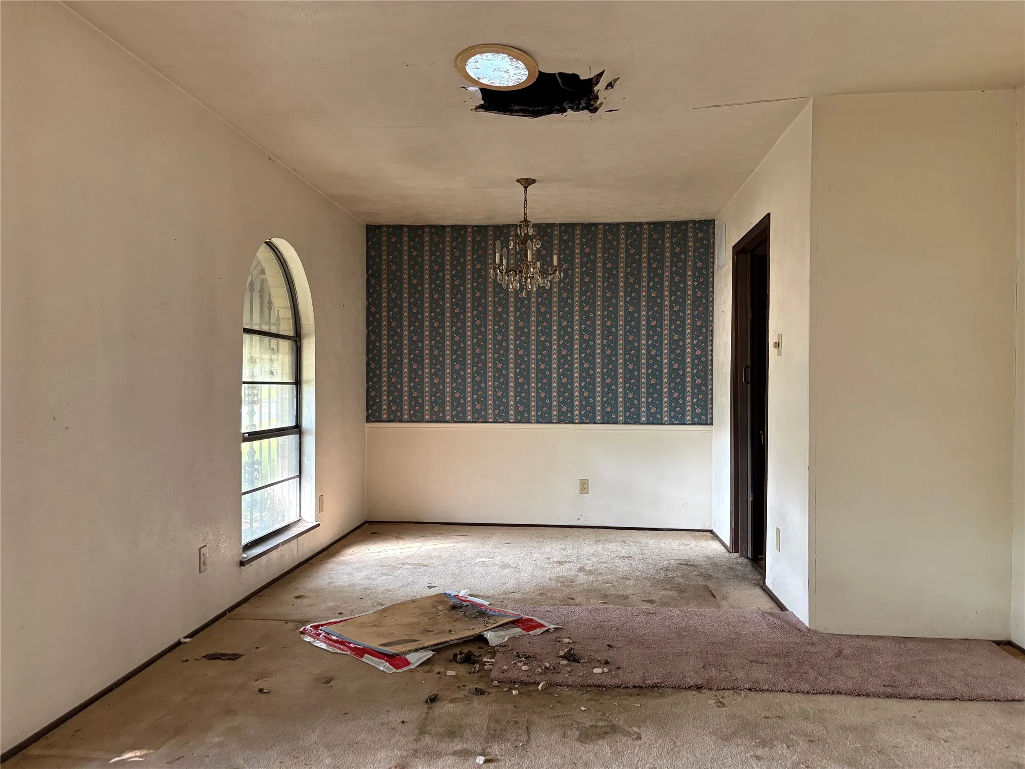 Single Family Residence For Sale in Dallas County , 8516 Londonderry Lane, Dallas, Texas 75228, 3 Bedroom, 2 Bathroom, 2 Garage spaces, 1,667 Sqft, built in 1977, mls#21329844, Real Estate Agent in Dallas, Homes For Sale in Dallas county, Homes For Sale in Dallas, Realtor in Dallas Texas, Real Estate Brokerage Independent Realty Texas, Luminita Cordes Realtor