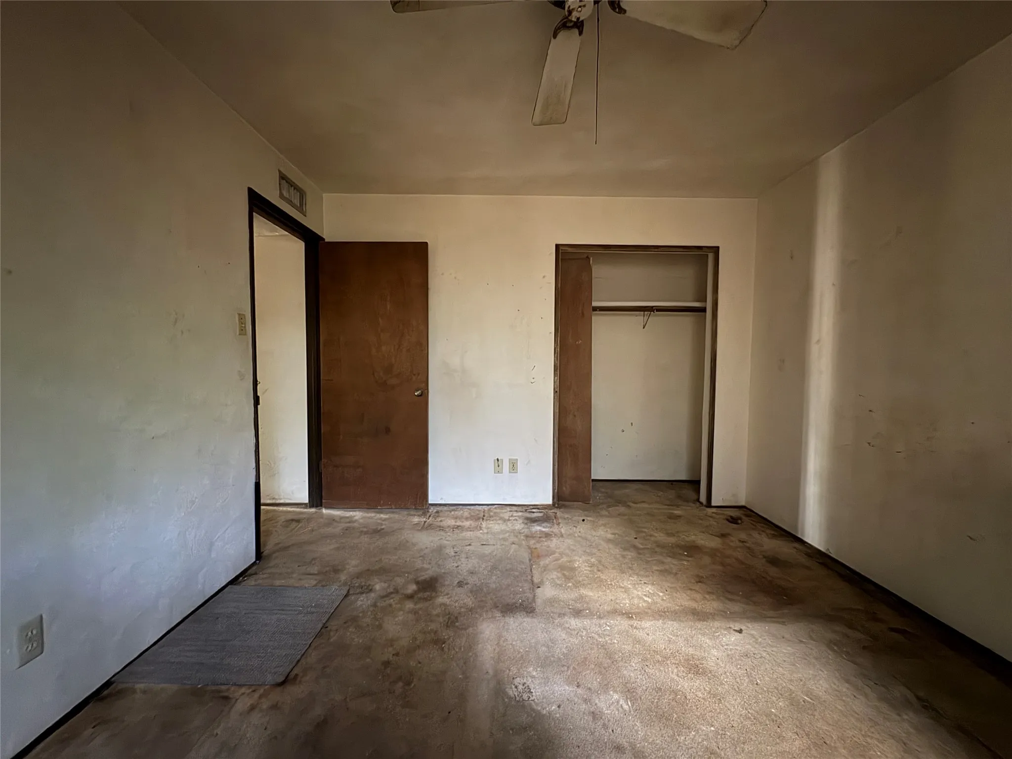 Single Family Residence For Sale in Dallas County , 8516 Londonderry Lane, Dallas, Texas 75228, 3 Bedroom, 2 Bathroom, 2 Garage spaces, 1,667 Sqft, built in 1977, mls#21329844, Real Estate Agent in Dallas, Homes For Sale in Dallas county, Homes For Sale in Dallas, Realtor in Dallas Texas, Real Estate Brokerage Independent Realty Texas, Luminita Cordes Realtor