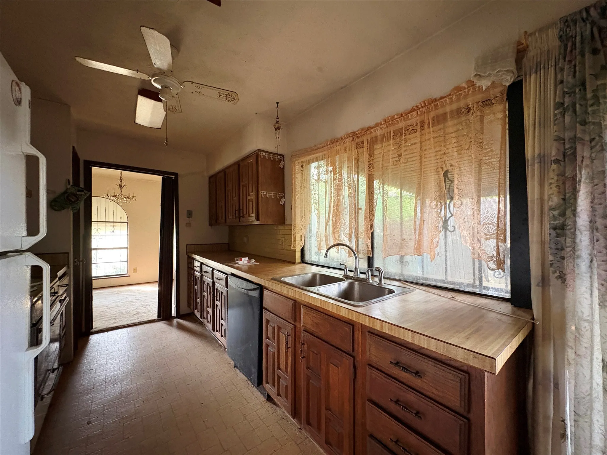 Single Family Residence For Sale in Dallas County , 8516 Londonderry Lane, Dallas, Texas 75228, 3 Bedroom, 2 Bathroom, 2 Garage spaces, 1,667 Sqft, built in 1977, mls#21329844, Real Estate Agent in Dallas, Homes For Sale in Dallas county, Homes For Sale in Dallas, Realtor in Dallas Texas, Real Estate Brokerage Independent Realty Texas, Luminita Cordes Realtor