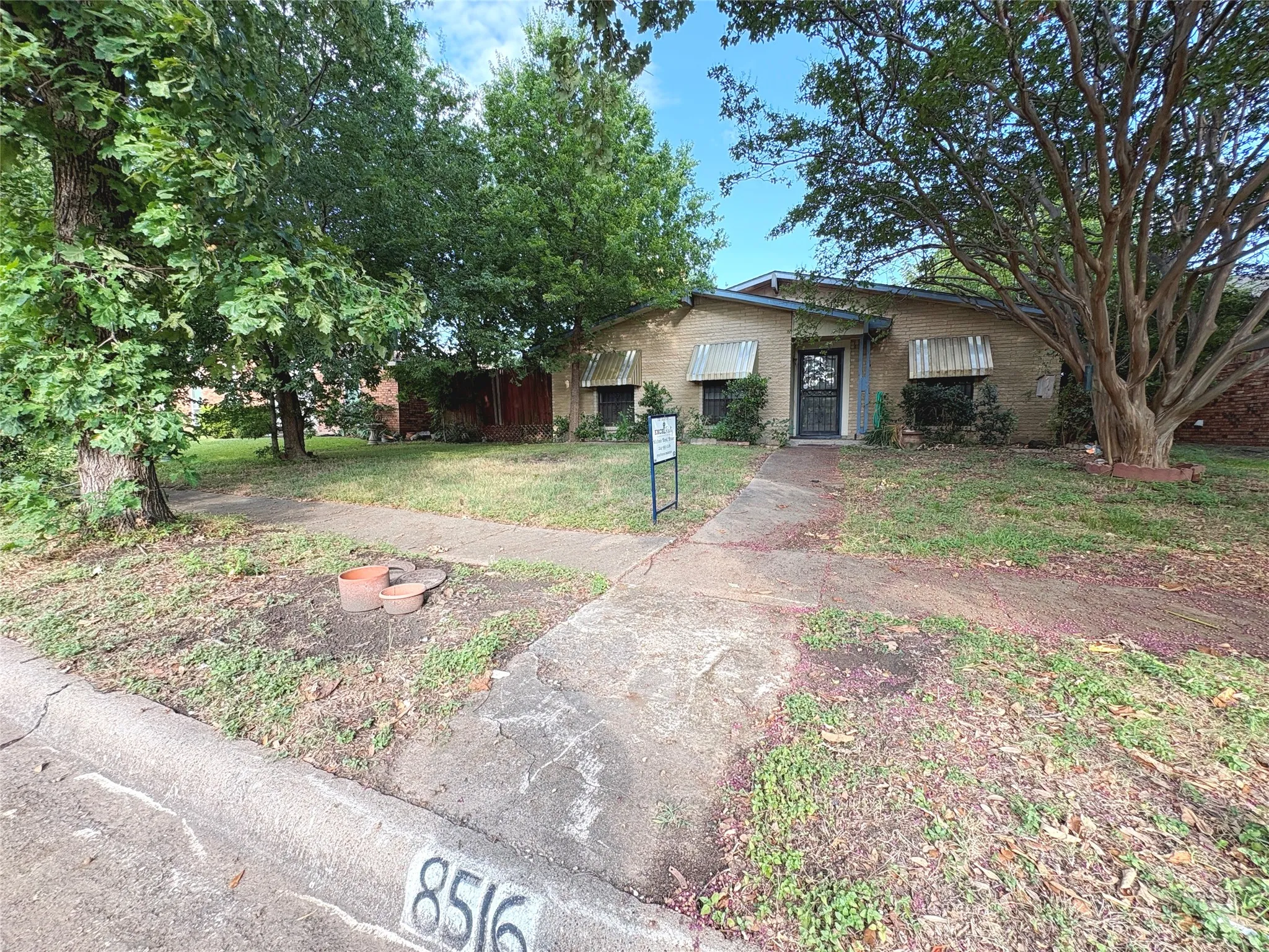 Single Family Residence For Sale in Dallas County , 8516 Londonderry Lane, Dallas, Texas 75228, 3 Bedroom, 2 Bathroom, 2 Garage spaces, 1,667 Sqft, built in 1977, mls#21329844, Real Estate Agent in Dallas, Homes For Sale in Dallas county, Homes For Sale in Dallas, Realtor in Dallas Texas, Real Estate Brokerage Independent Realty Texas, Luminita Cordes Realtor