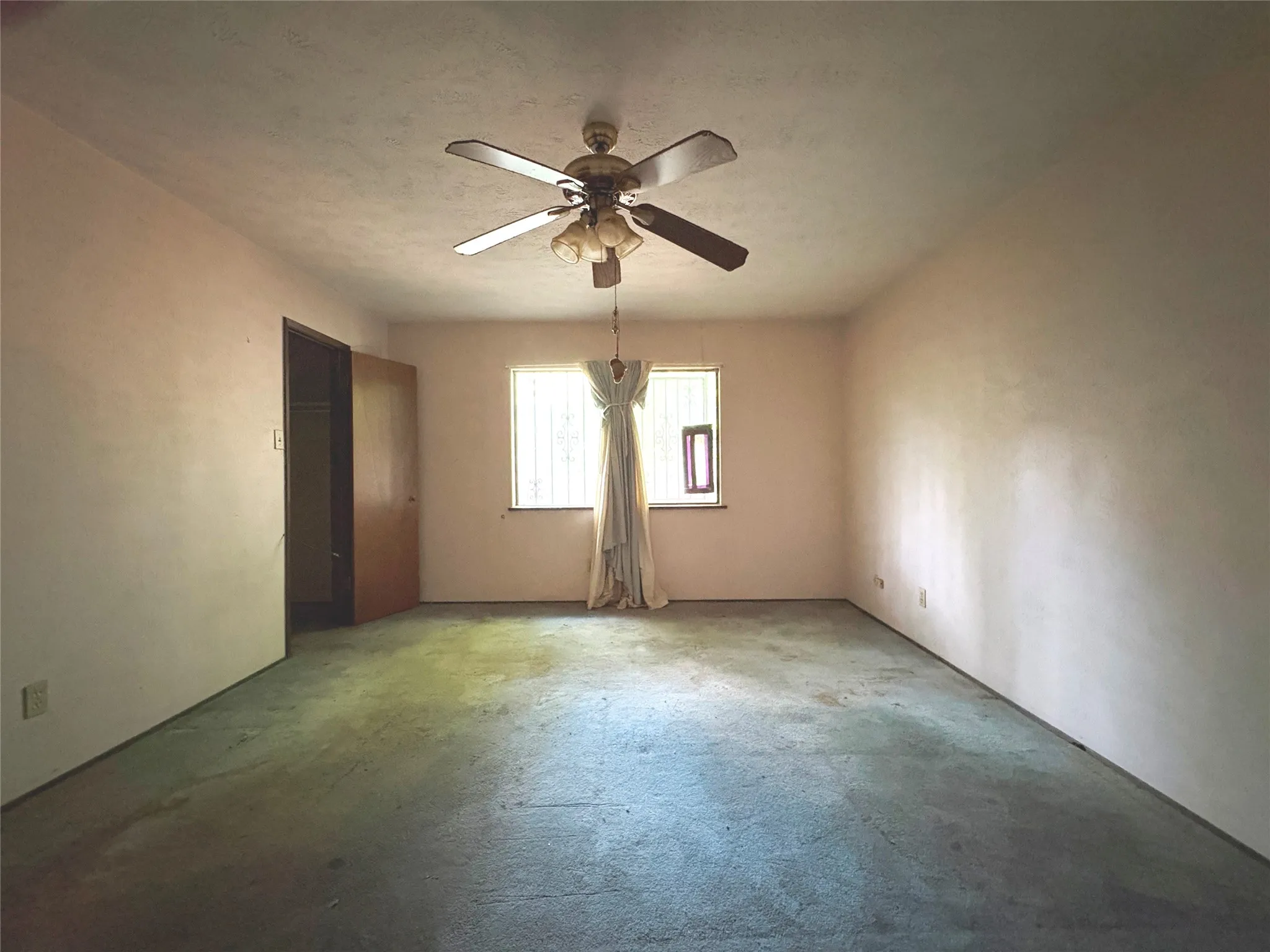 Single Family Residence For Sale in Dallas County , 8516 Londonderry Lane, Dallas, Texas 75228, 3 Bedroom, 2 Bathroom, 2 Garage spaces, 1,667 Sqft, built in 1977, mls#21329844, Real Estate Agent in Dallas, Homes For Sale in Dallas county, Homes For Sale in Dallas, Realtor in Dallas Texas, Real Estate Brokerage Independent Realty Texas, Luminita Cordes Realtor