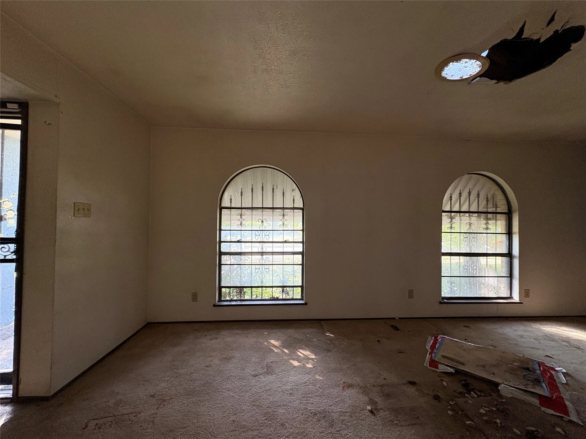 Single Family Residence For Sale in Dallas County , 8516 Londonderry Lane, Dallas, Texas 75228, 3 Bedroom, 2 Bathroom, 2 Garage spaces, 1,667 Sqft, built in 1977, mls#21329844, Real Estate Agent in Dallas, Homes For Sale in Dallas county, Homes For Sale in Dallas, Realtor in Dallas Texas, Real Estate Brokerage Independent Realty Texas, Luminita Cordes Realtor