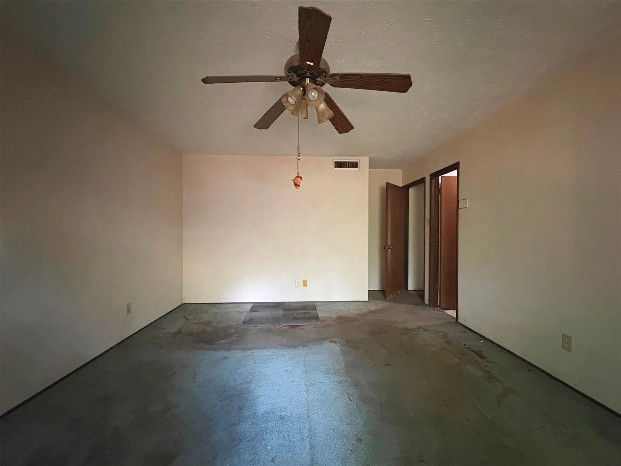Single Family Residence For Sale in Dallas County , 8516 Londonderry Lane, Dallas, Texas 75228, 3 Bedroom, 2 Bathroom, 2 Garage spaces, 1,667 Sqft, built in 1977, mls#21329844, Real Estate Agent in Dallas, Homes For Sale in Dallas county, Homes For Sale in Dallas, Realtor in Dallas Texas, Real Estate Brokerage Independent Realty Texas, Luminita Cordes Realtor