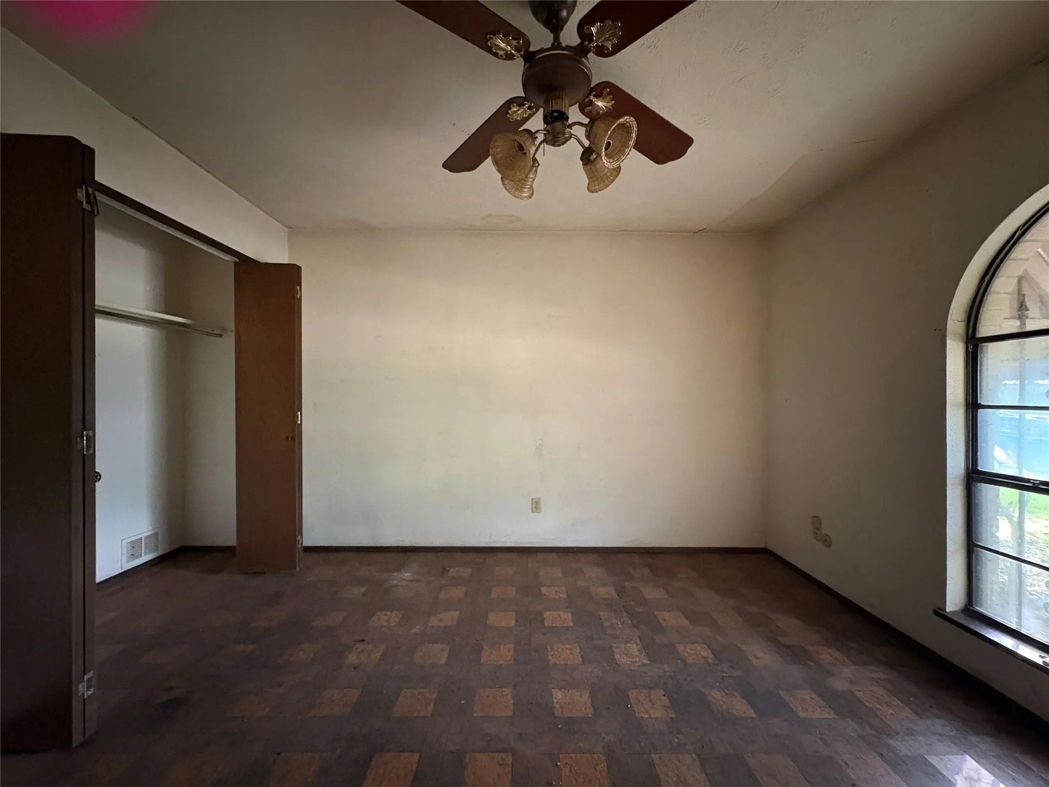 Single Family Residence For Sale in Dallas County , 8516 Londonderry Lane, Dallas, Texas 75228, 3 Bedroom, 2 Bathroom, 2 Garage spaces, 1,667 Sqft, built in 1977, mls#21329844, Real Estate Agent in Dallas, Homes For Sale in Dallas county, Homes For Sale in Dallas, Realtor in Dallas Texas, Real Estate Brokerage Independent Realty Texas, Luminita Cordes Realtor