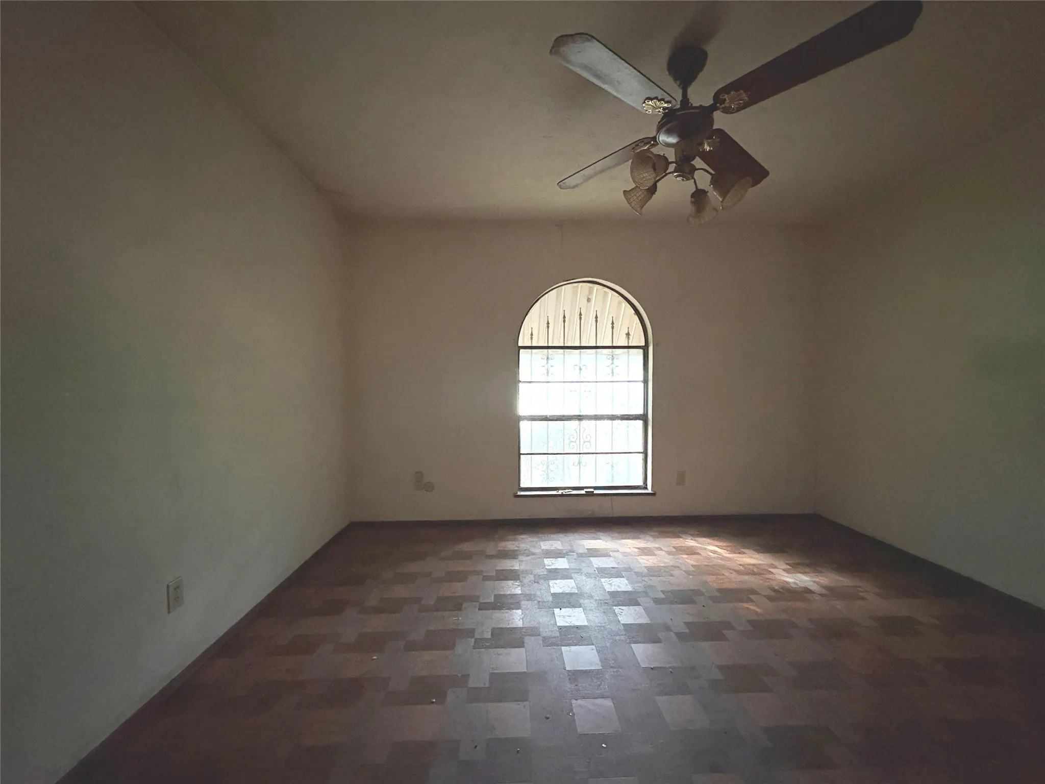 Single Family Residence For Sale in Dallas County , 8516 Londonderry Lane, Dallas, Texas 75228, 3 Bedroom, 2 Bathroom, 2 Garage spaces, 1,667 Sqft, built in 1977, mls#21329844, Real Estate Agent in Dallas, Homes For Sale in Dallas county, Homes For Sale in Dallas, Realtor in Dallas Texas, Real Estate Brokerage Independent Realty Texas, Luminita Cordes Realtor